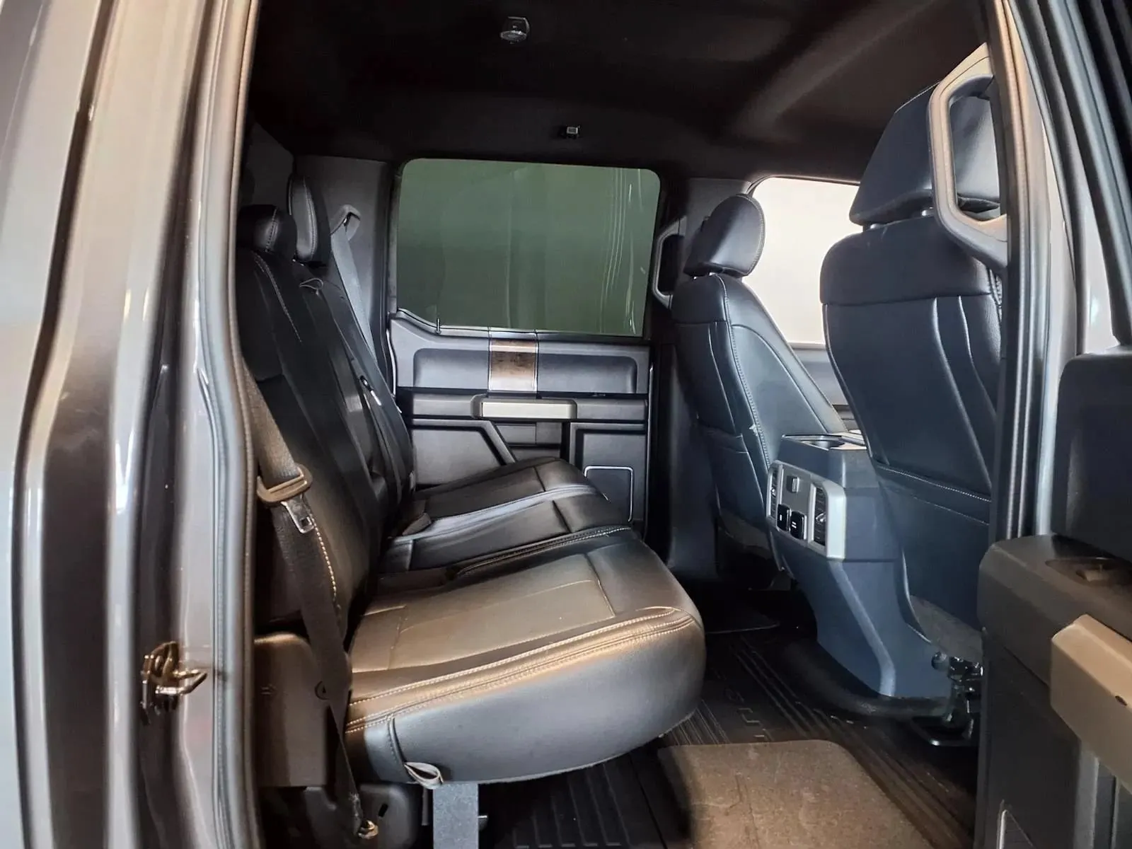 Ford F-450 photo 8
