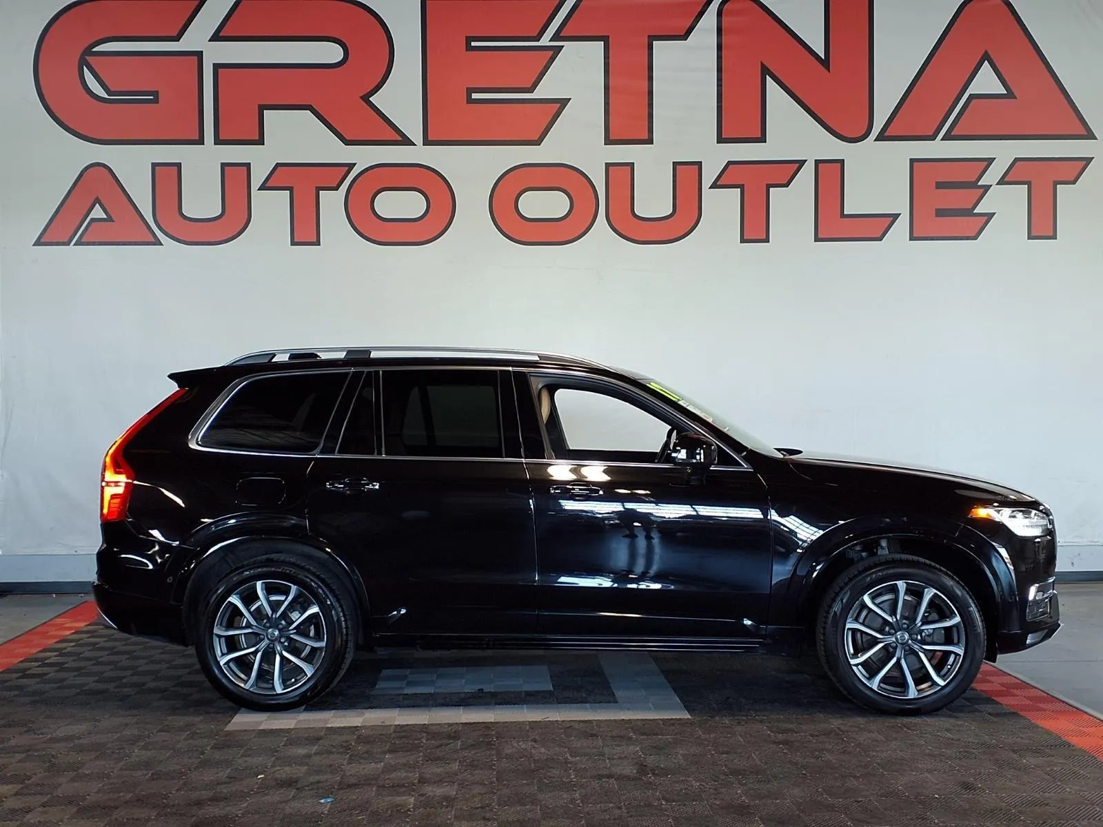 2017 Volvo XC90 T6 AWD Momentum's photo