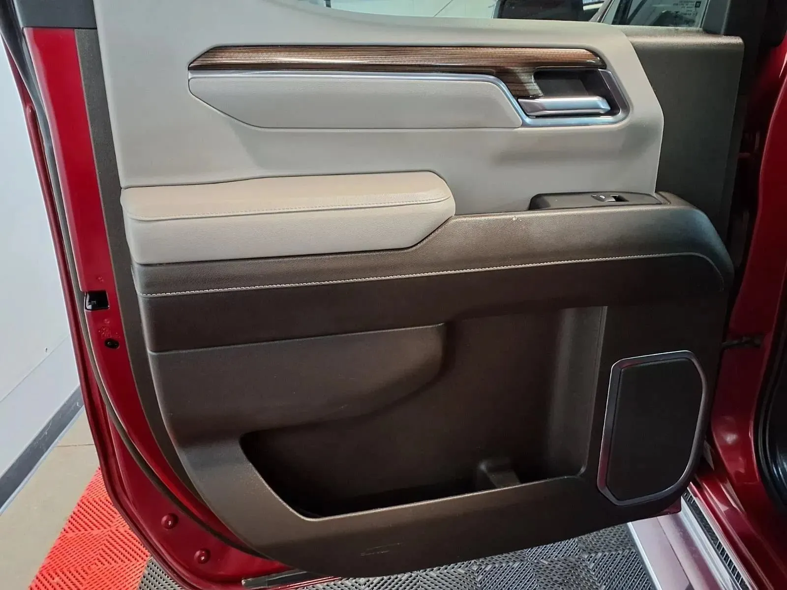 Chevrolet Silverado photo 14