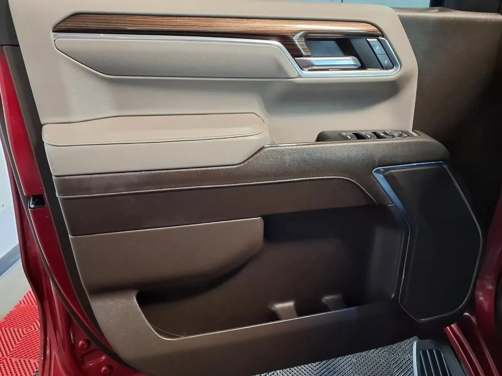 Chevrolet Silverado photo 16