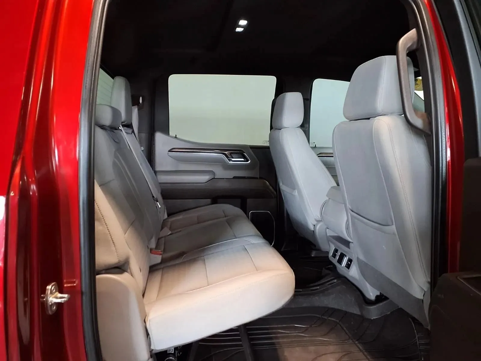 Chevrolet Silverado photo 9
