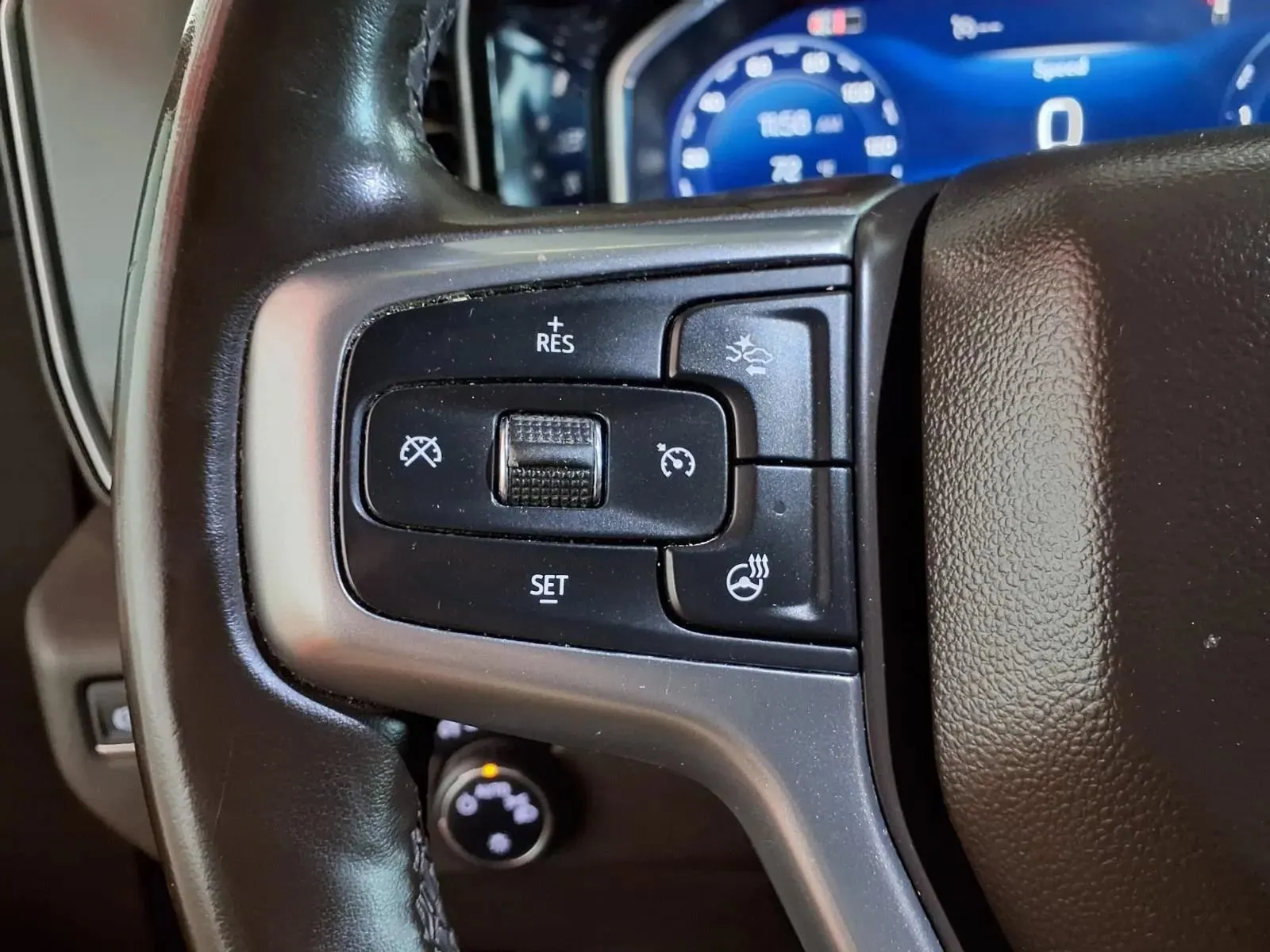 Chevrolet Silverado photo 24