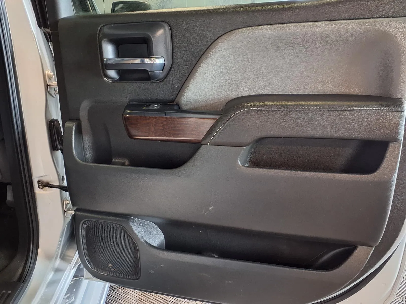 GMC Sierra photo 10