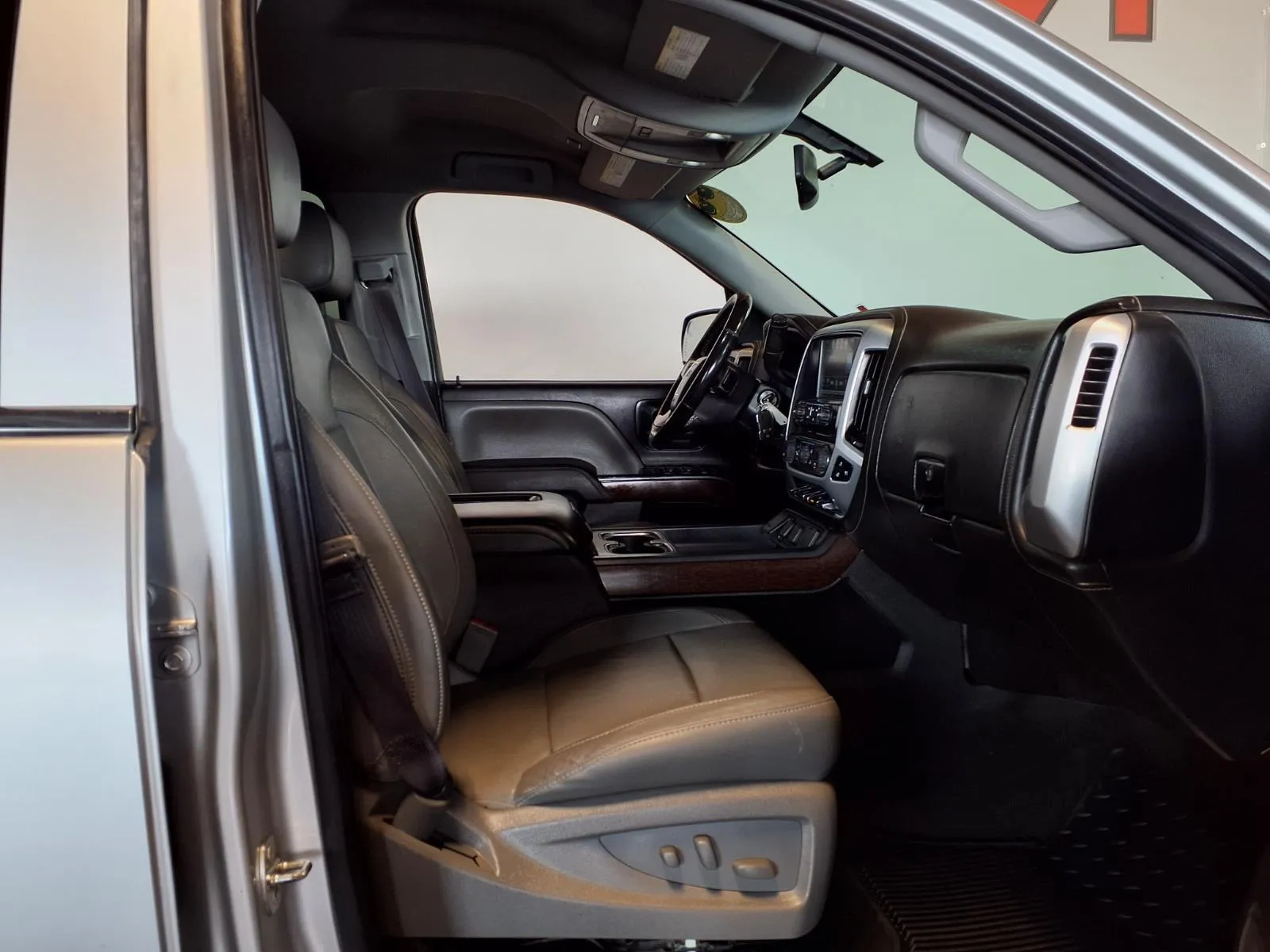 GMC Sierra photo 11