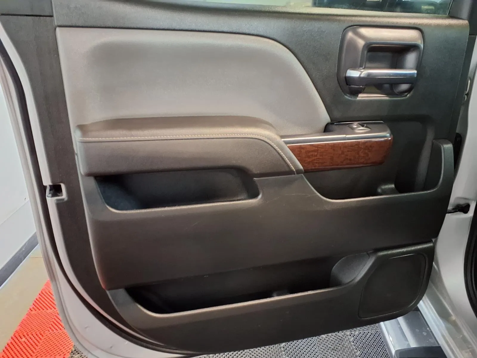 GMC Sierra photo 14