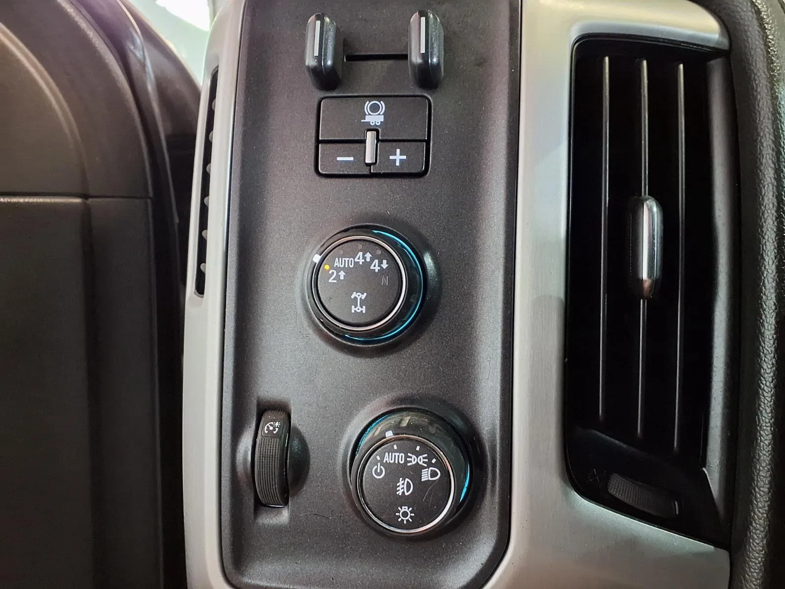 GMC Sierra photo 17