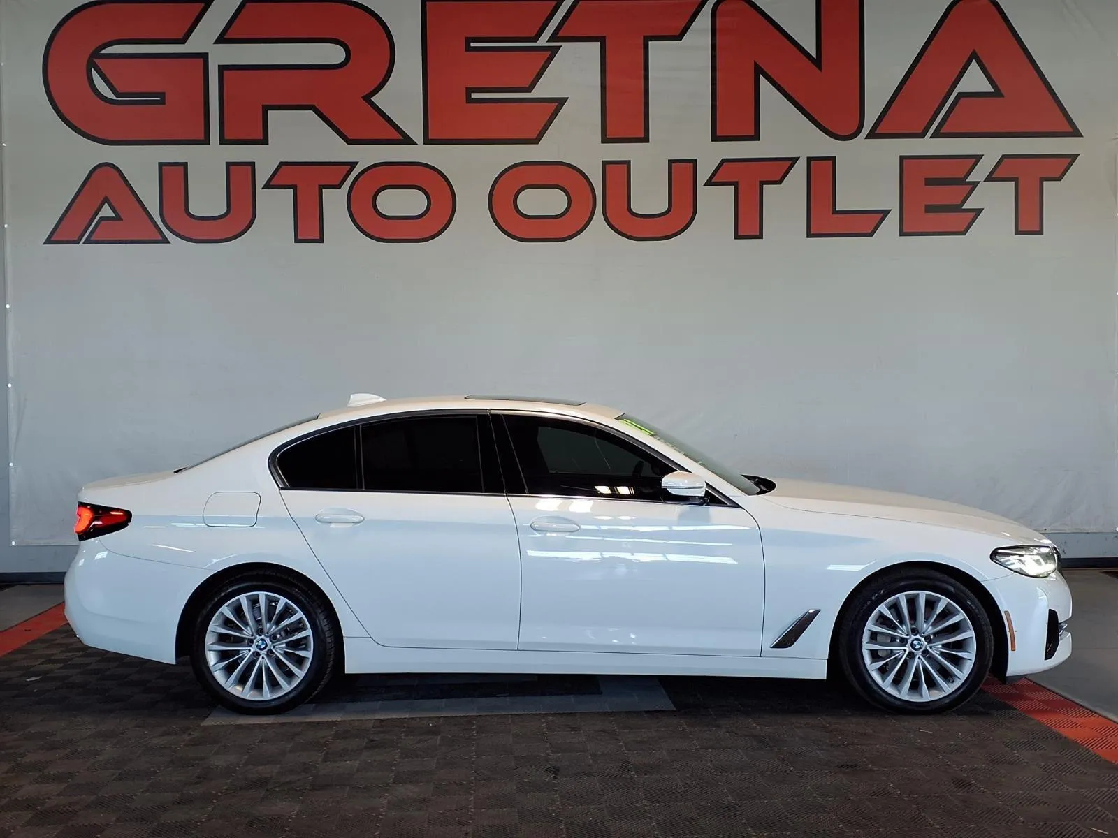 2021 BMW 5 Series 530i xDrive Sedan's photo