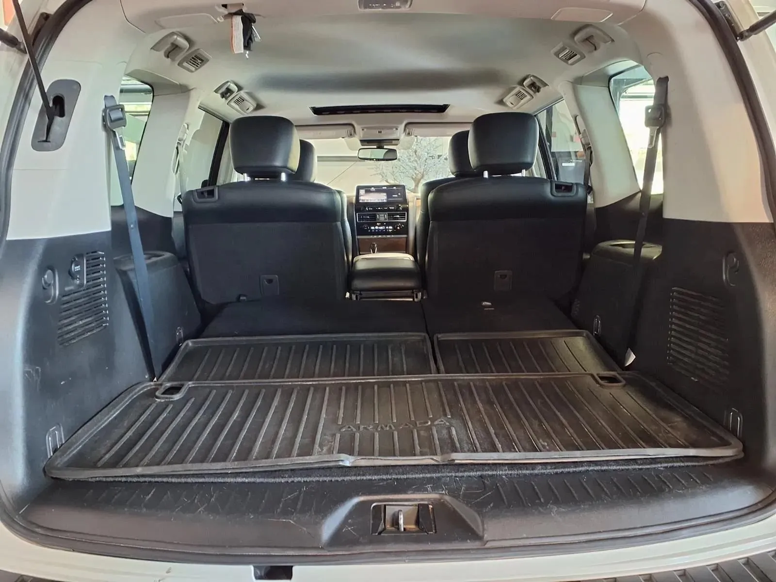 Nissan Armada photo 6