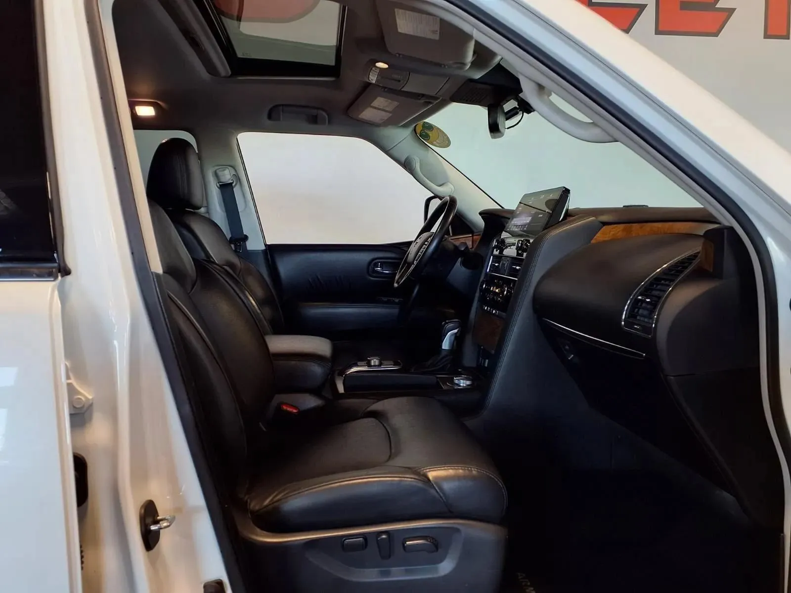 Nissan Armada photo 12