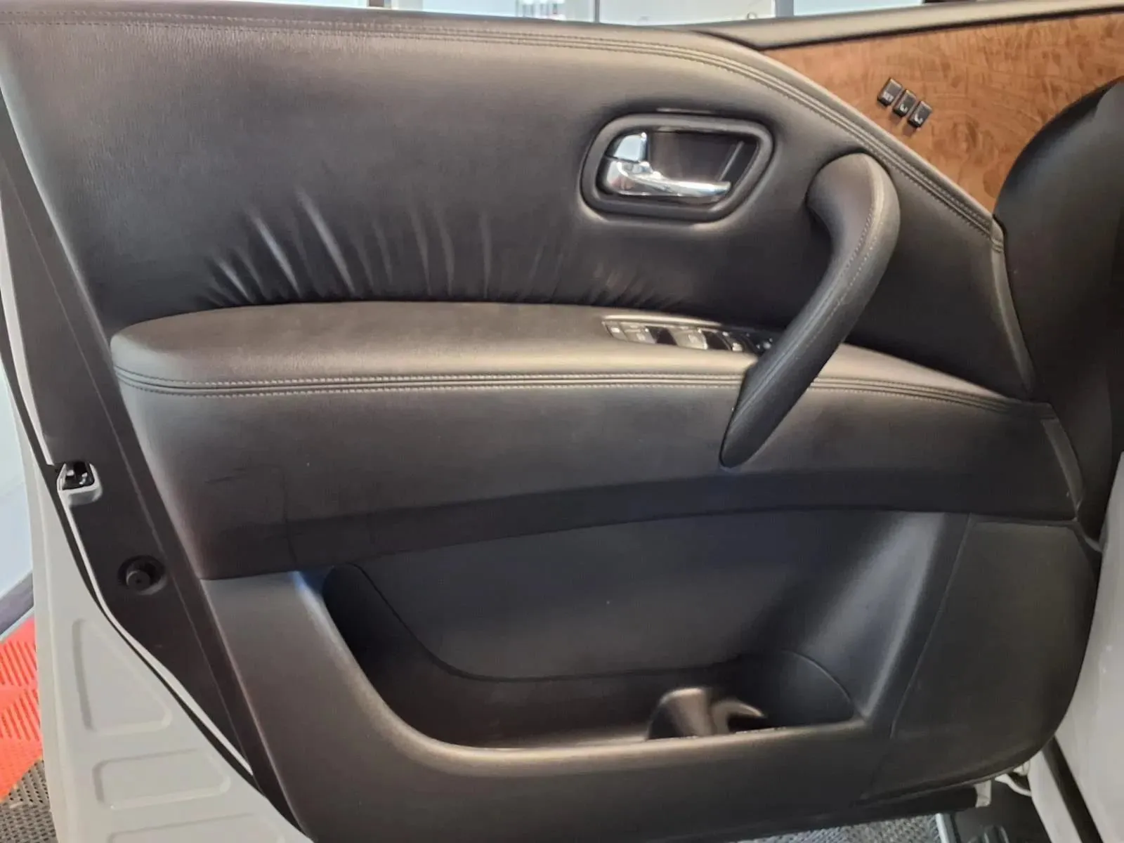 Nissan Armada photo 17
