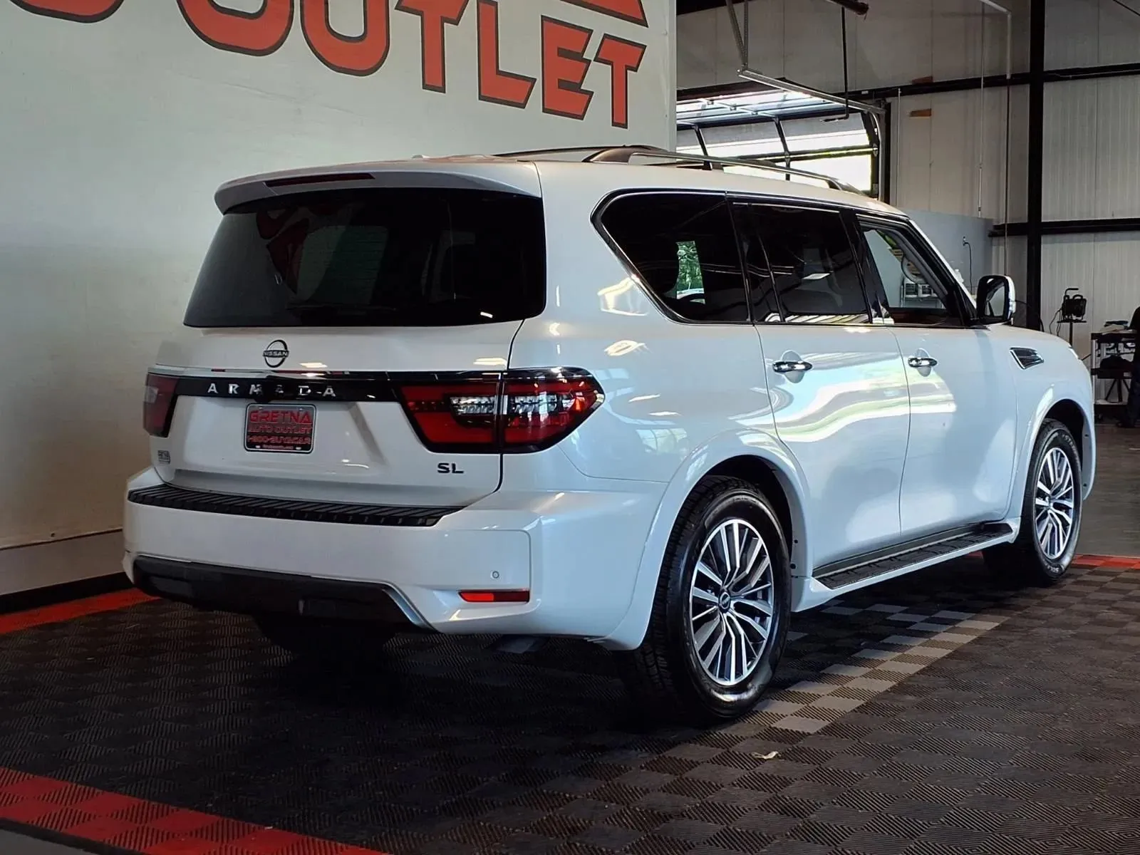 Nissan Armada photo 8