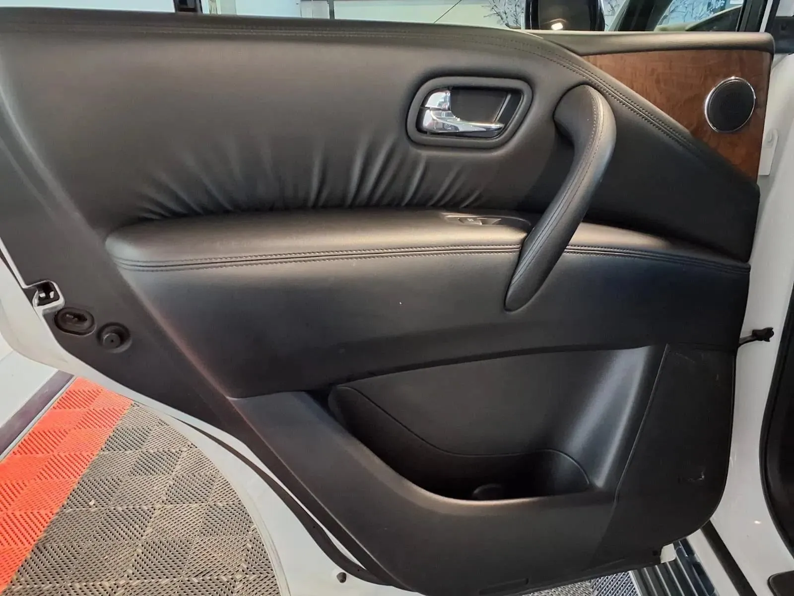 Nissan Armada photo 15