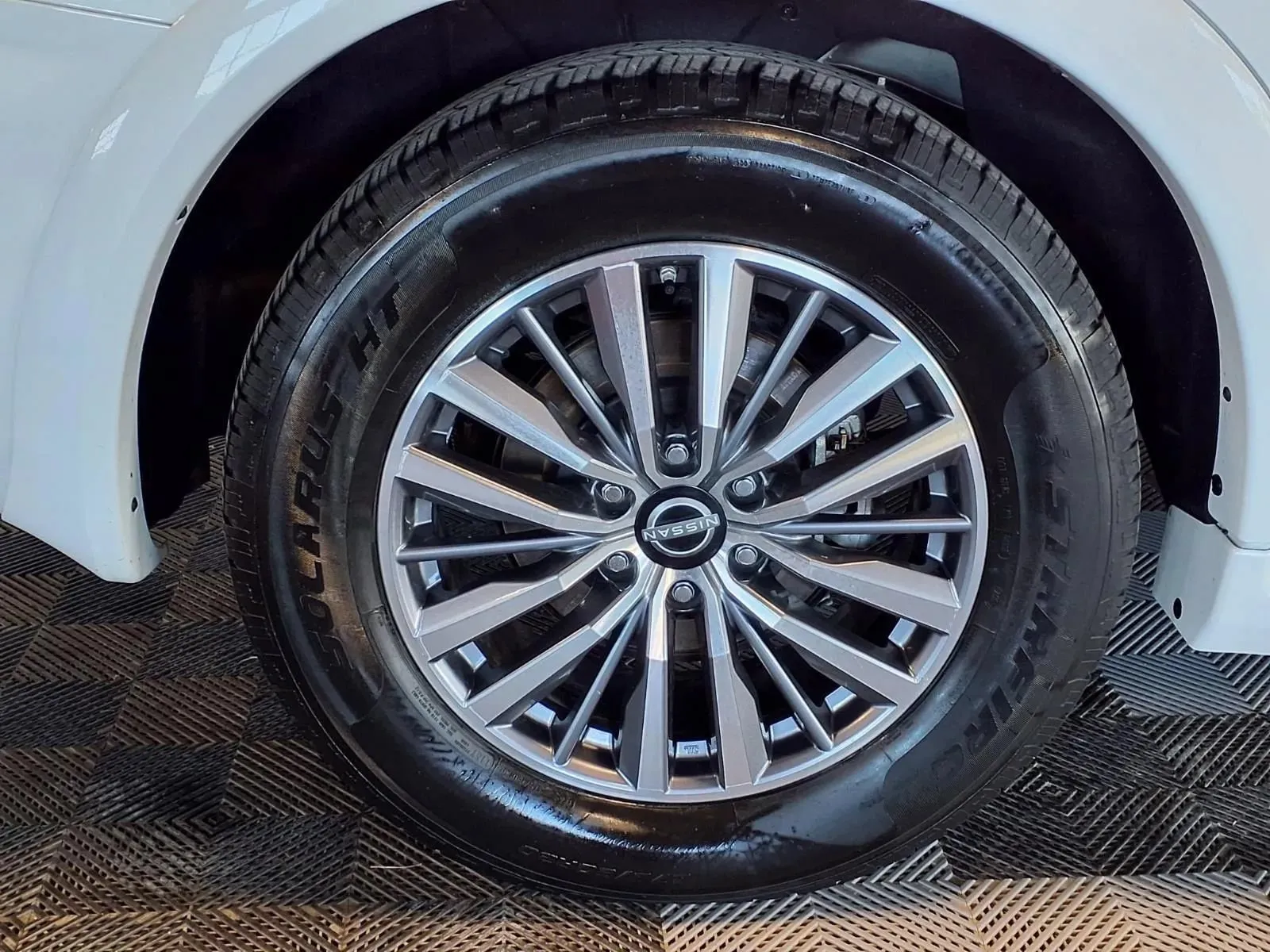 Nissan Armada photo 9