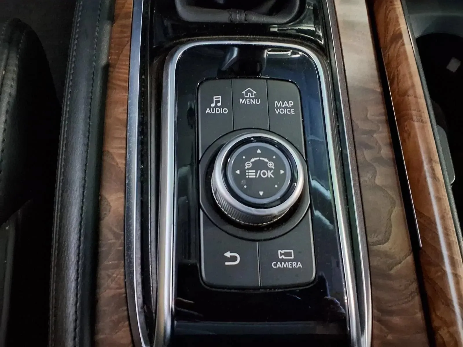 Nissan Armada photo 25