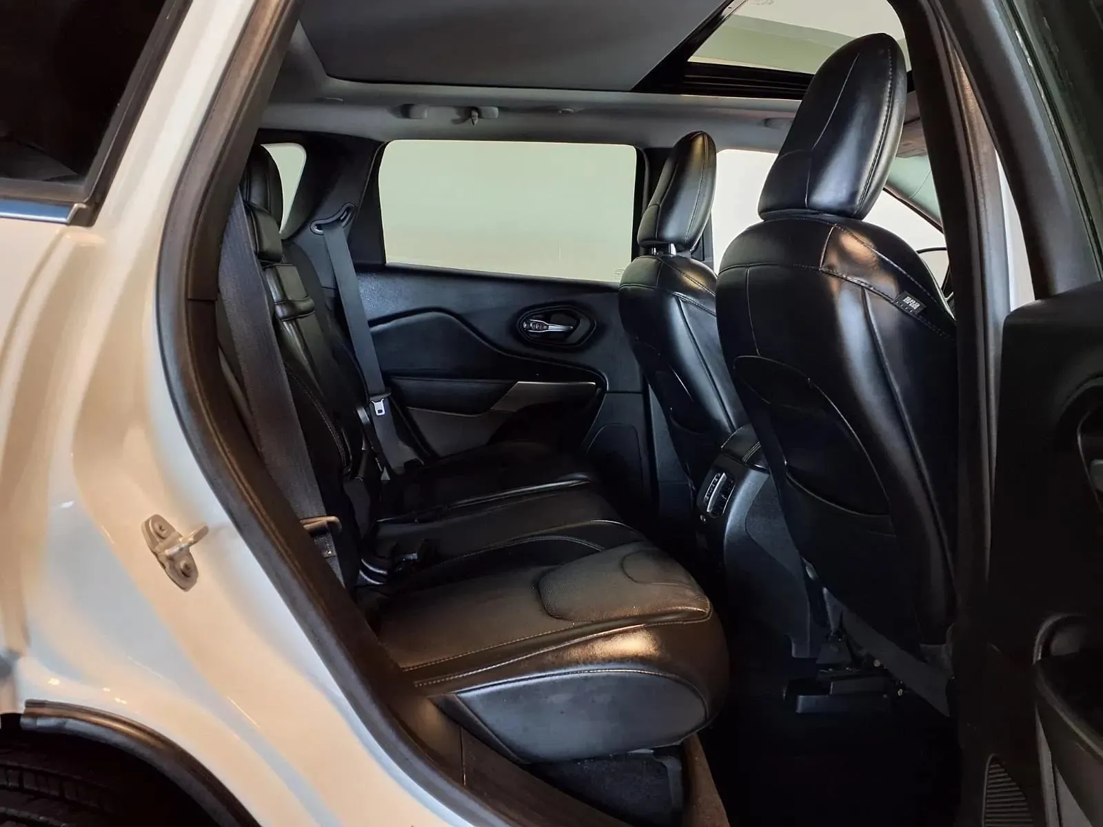 Jeep Cherokee photo 10
