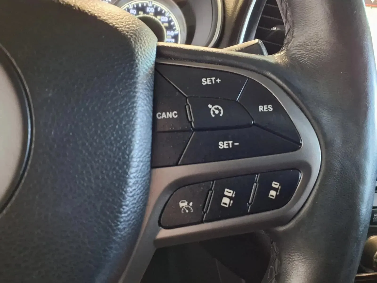 Jeep Cherokee photo 26