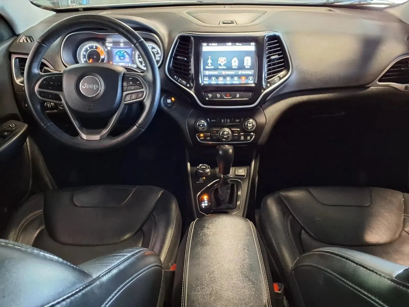 Jeep Cherokee photo 16