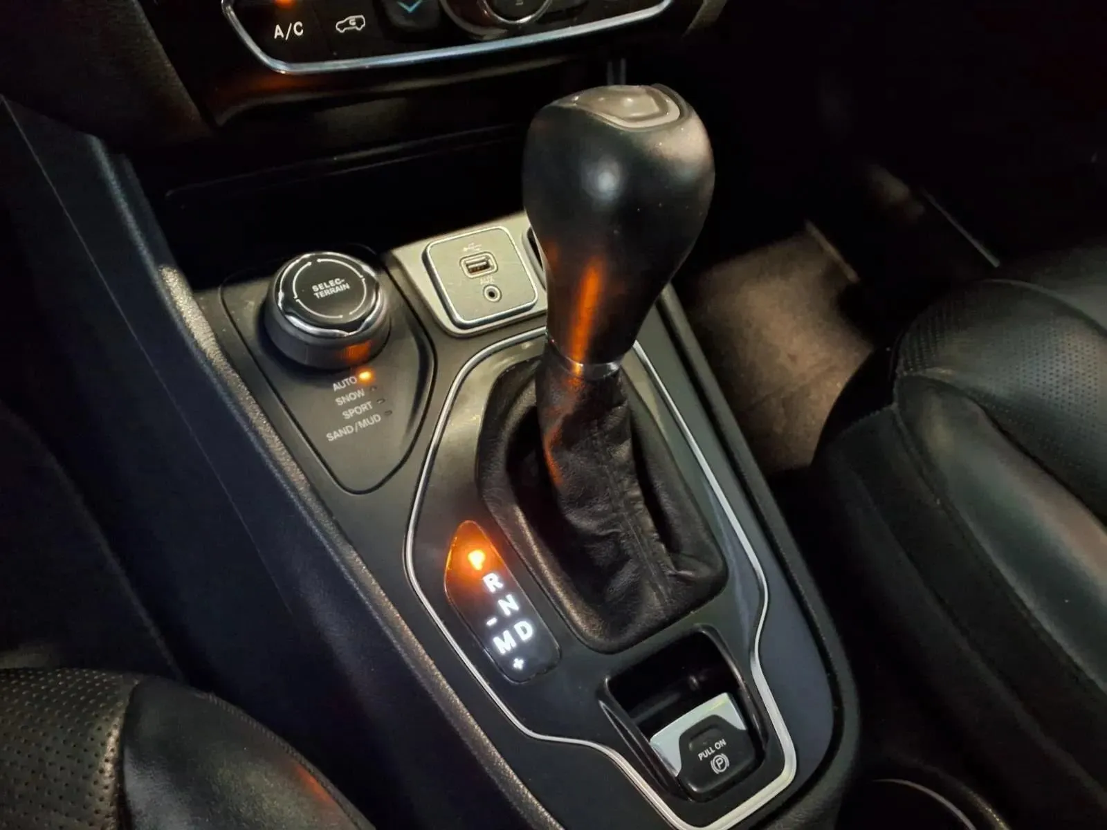 Jeep Cherokee photo 24