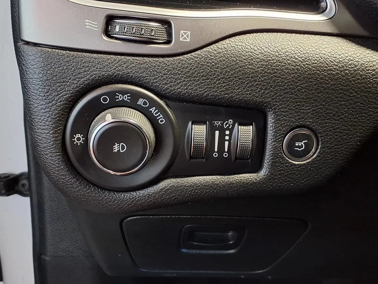 Jeep Cherokee photo 19