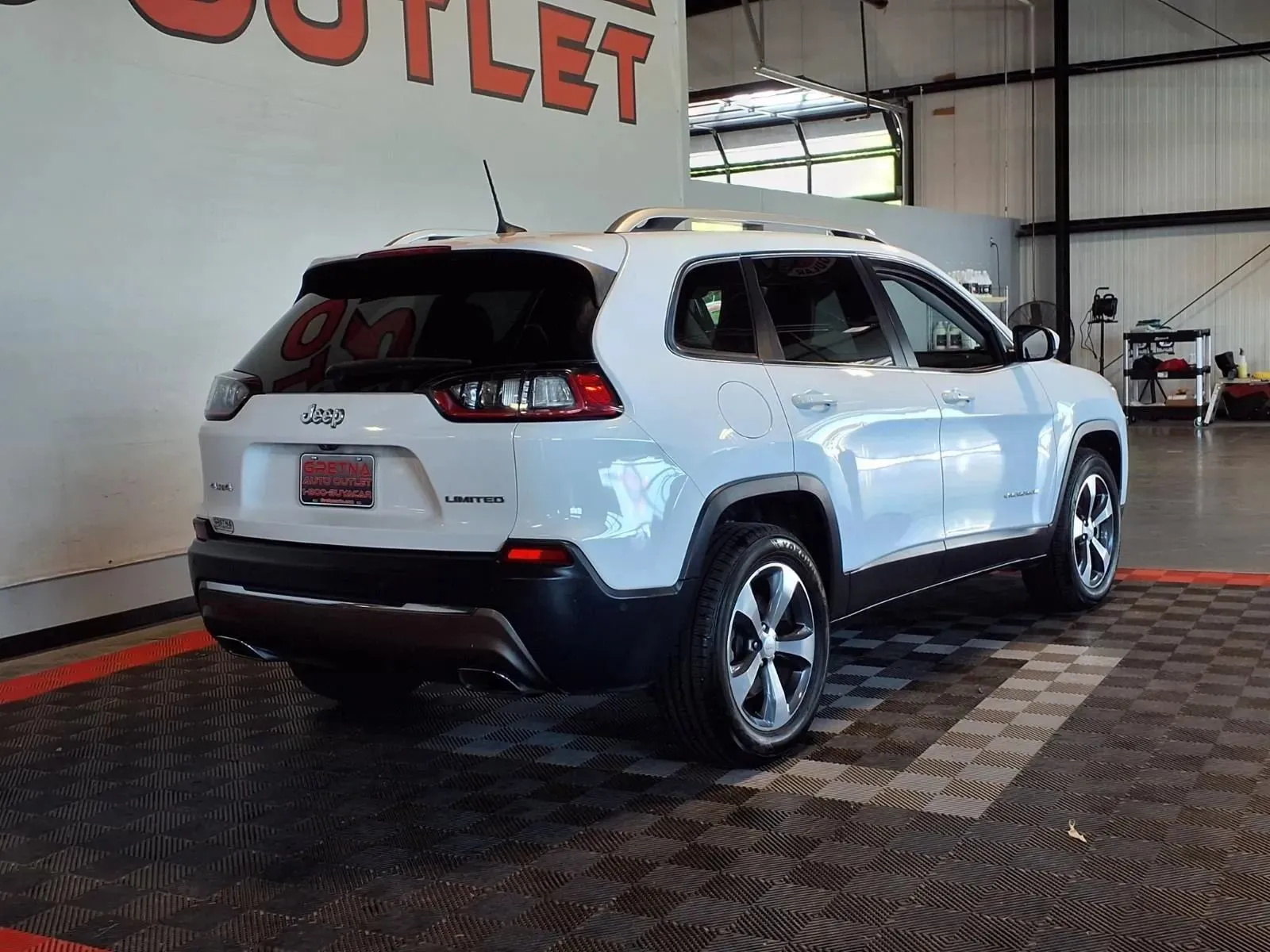 Jeep Cherokee photo 7