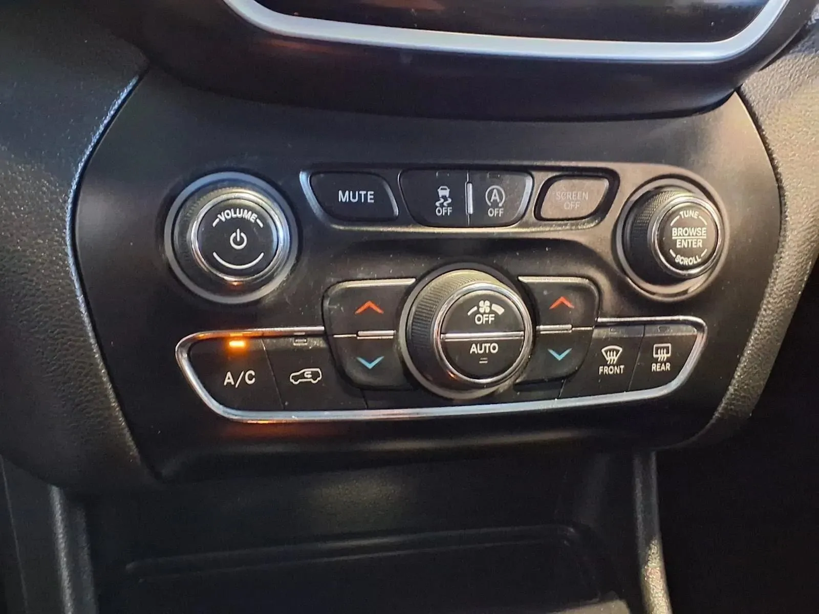 Jeep Cherokee photo 22