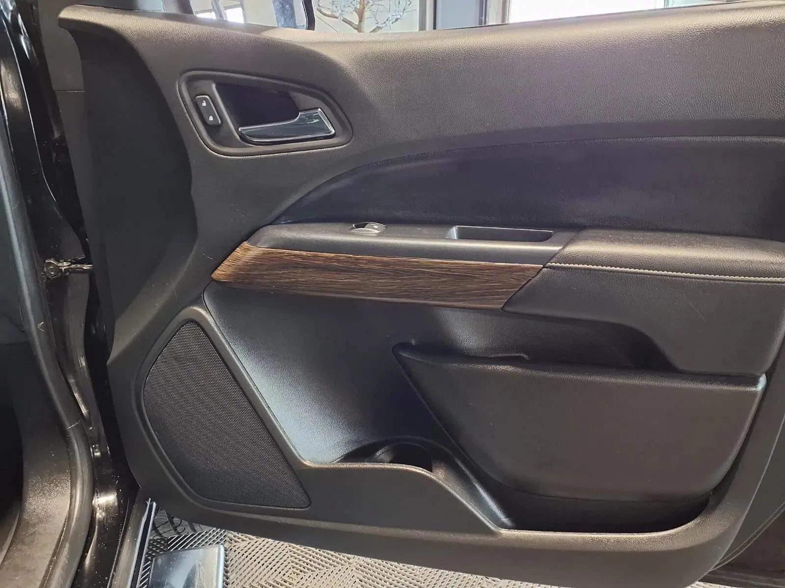 GMC Canyon photo 12