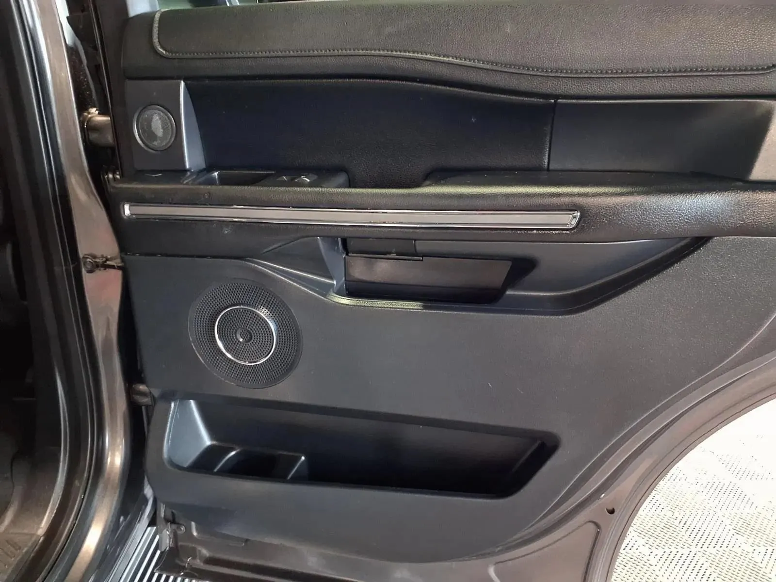 Ford Expedition photo 11