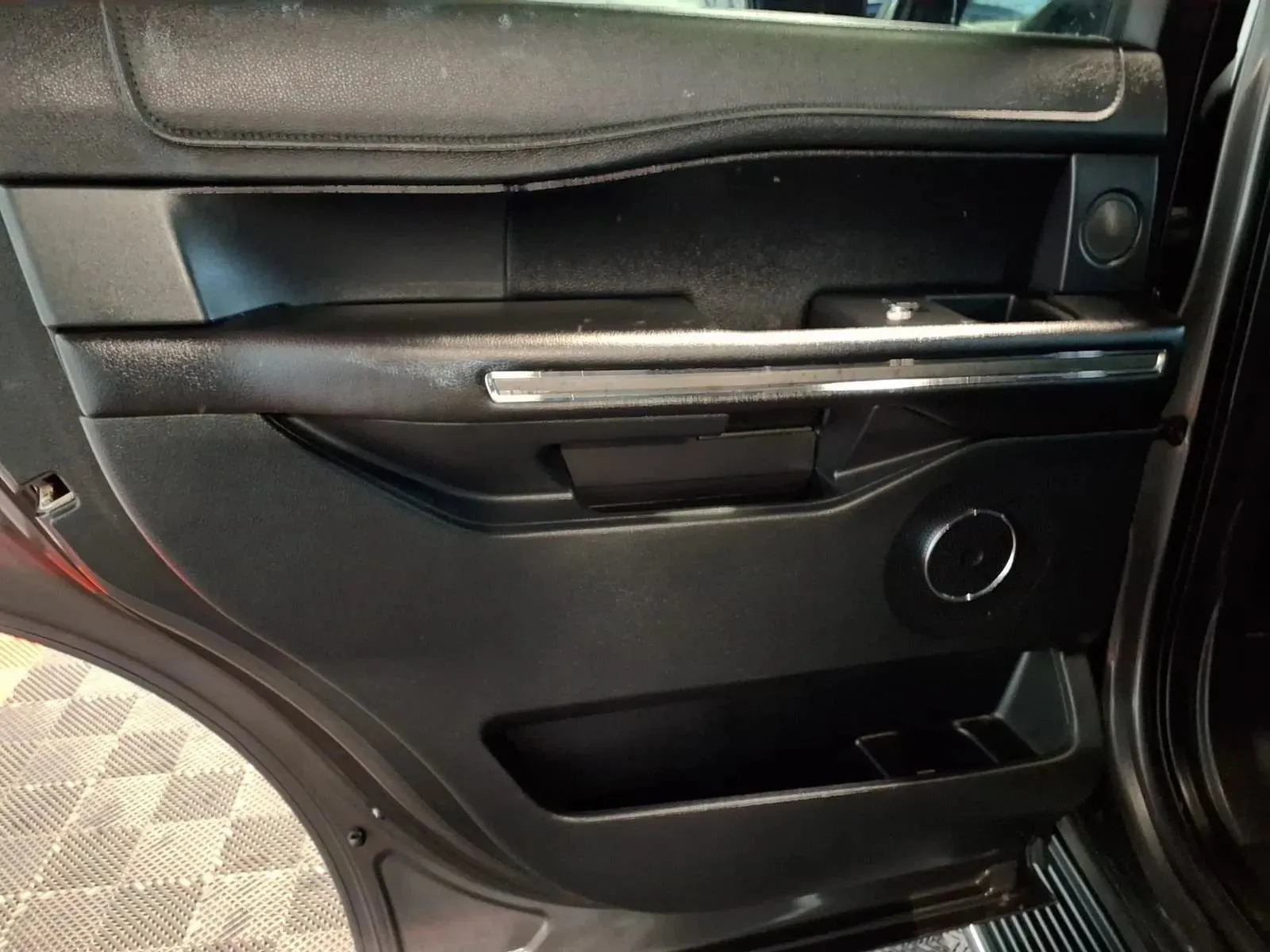 Ford Expedition photo 16
