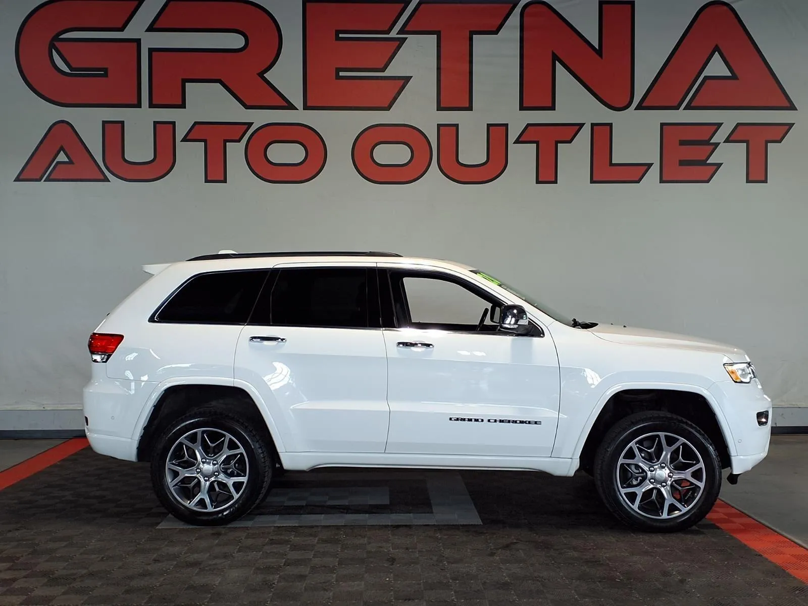 2020 Jeep Grand Cherokee Overland 4WD's photo