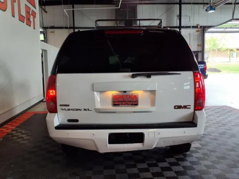 More photos of 2010 GMC Yukon XL SLT at Gretna Auto Outlet, NE