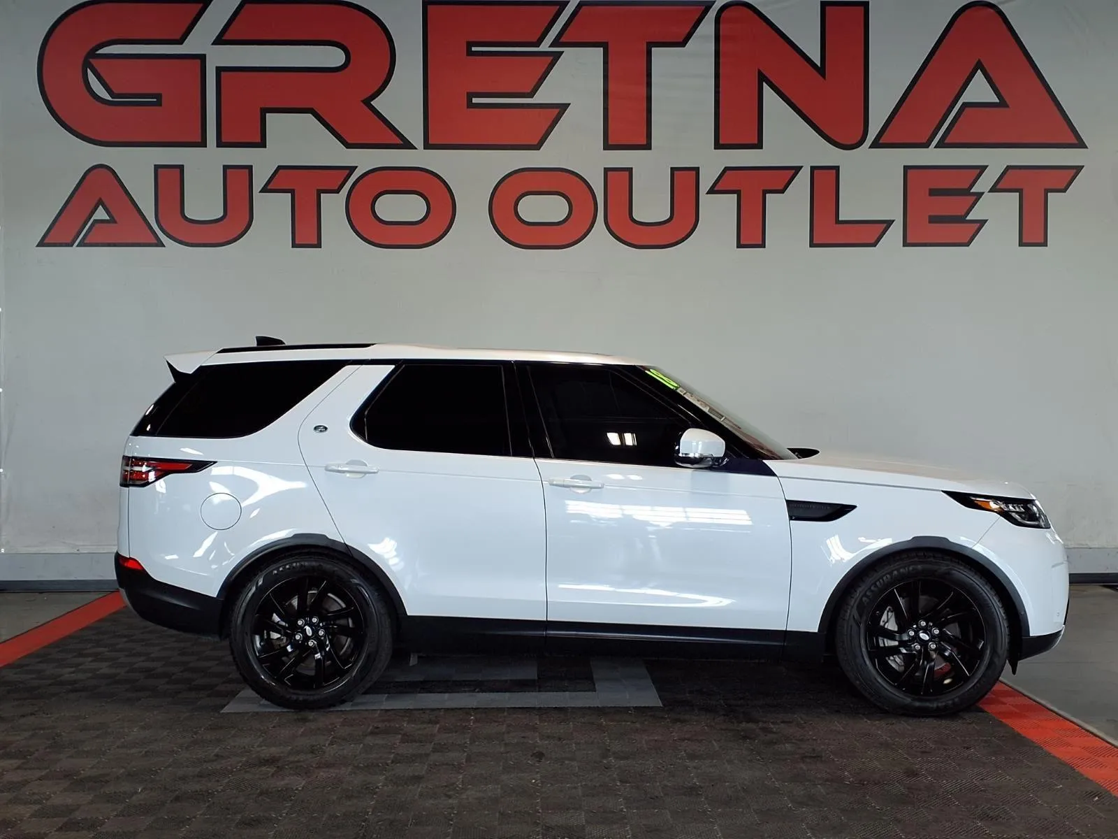 White 2018 Land Rover Discovery HSE for sale in Gretna, NE