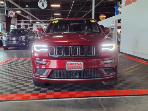 Photos of 2019 Jeep Grand Cherokee Overland for sale in Gretna, NE at Gretna Auto Outlet