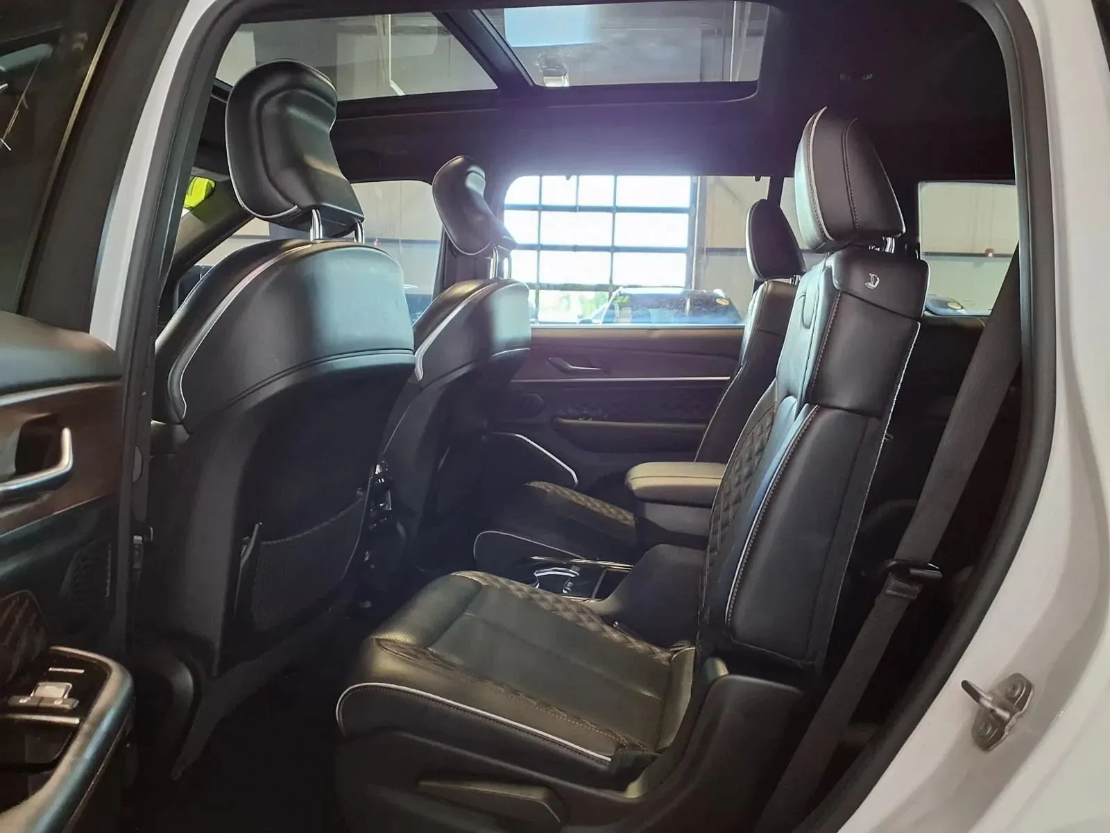Jeep Grand Cherokee L photo 16