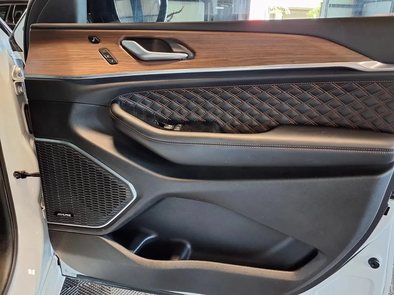 Jeep Grand Cherokee L photo 14
