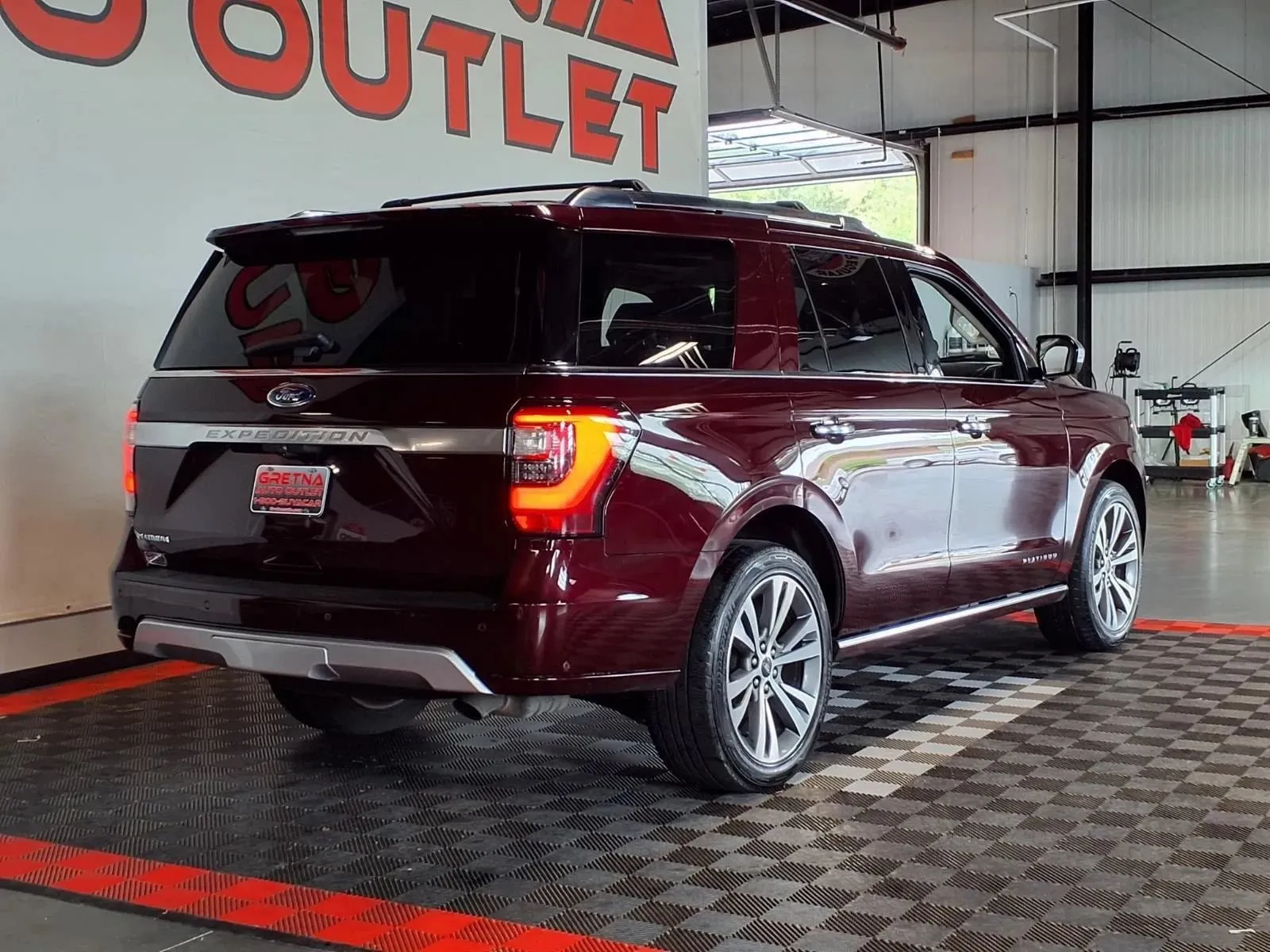 Ford Expedition photo 8