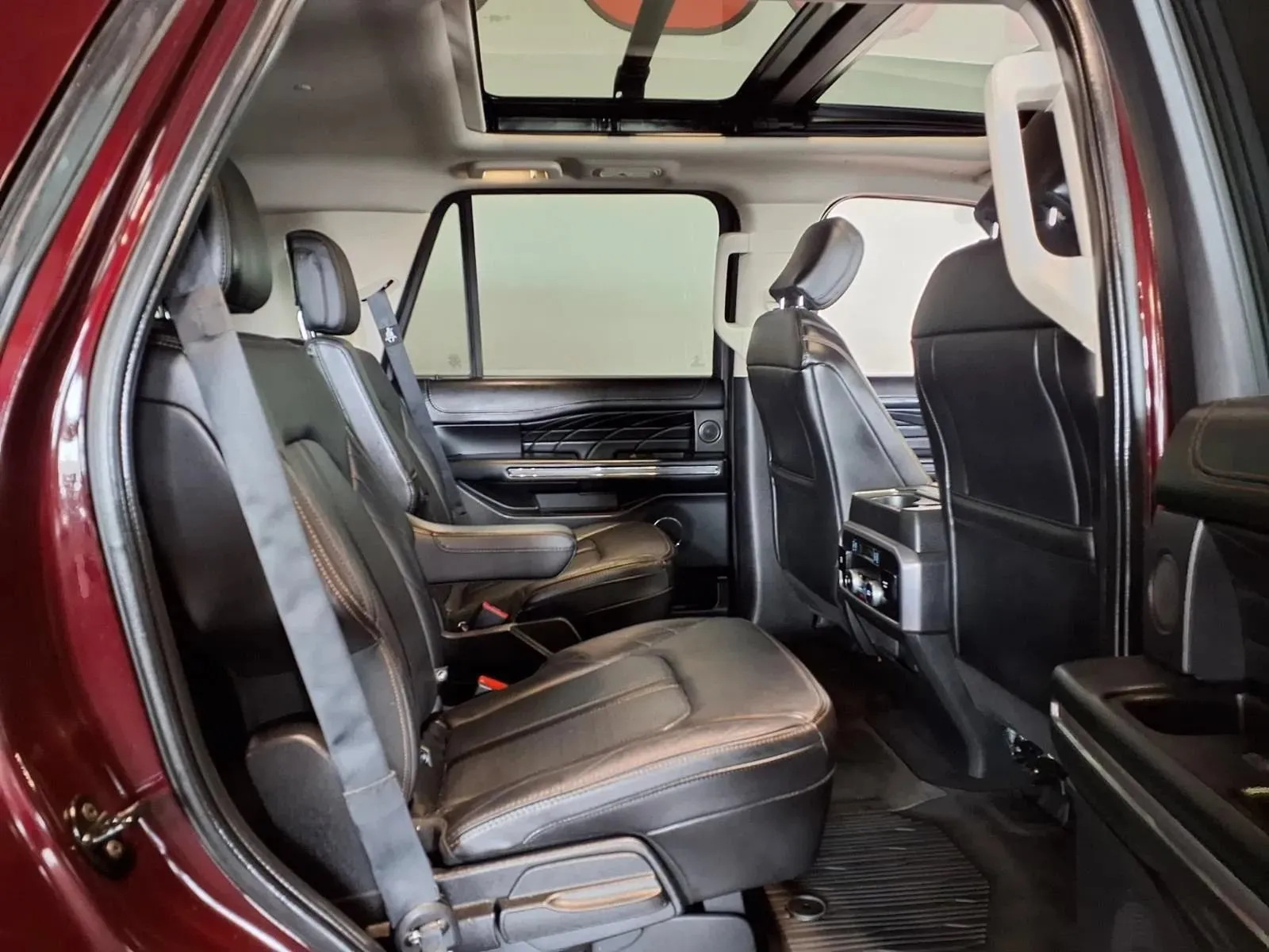 Ford Expedition photo 11