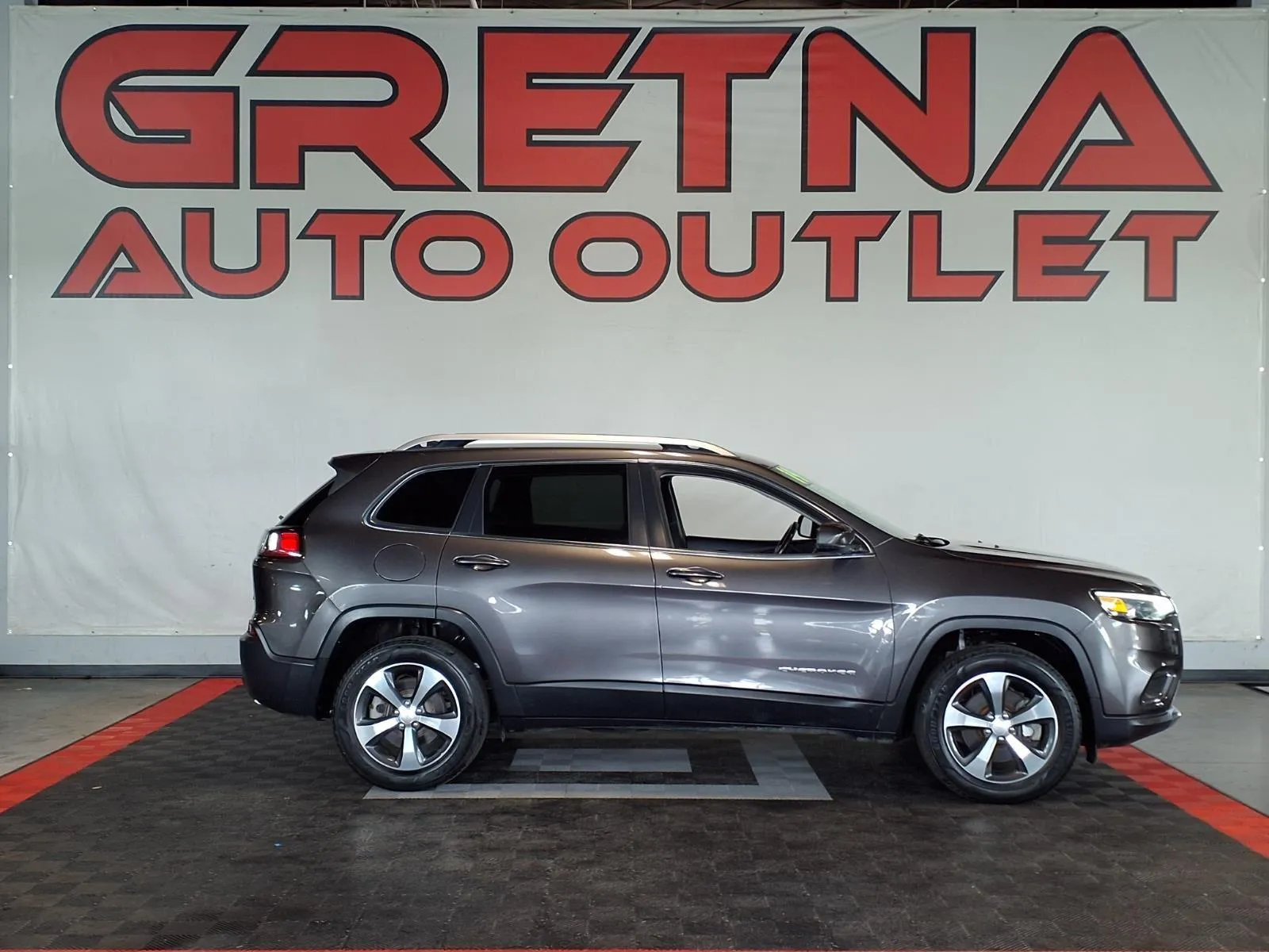 Gray 2019 Jeep Cherokee Limited for sale in Gretna, NE