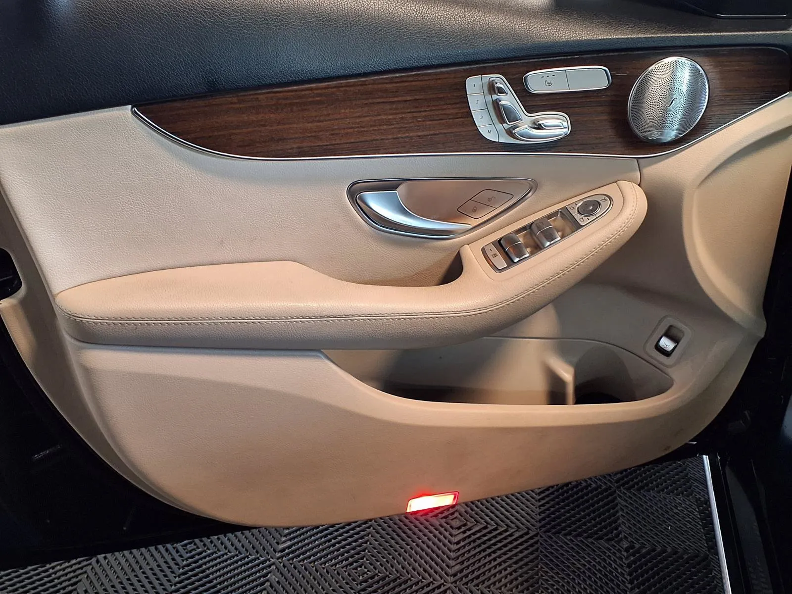 Mercedes-Benz C-Class photo 17