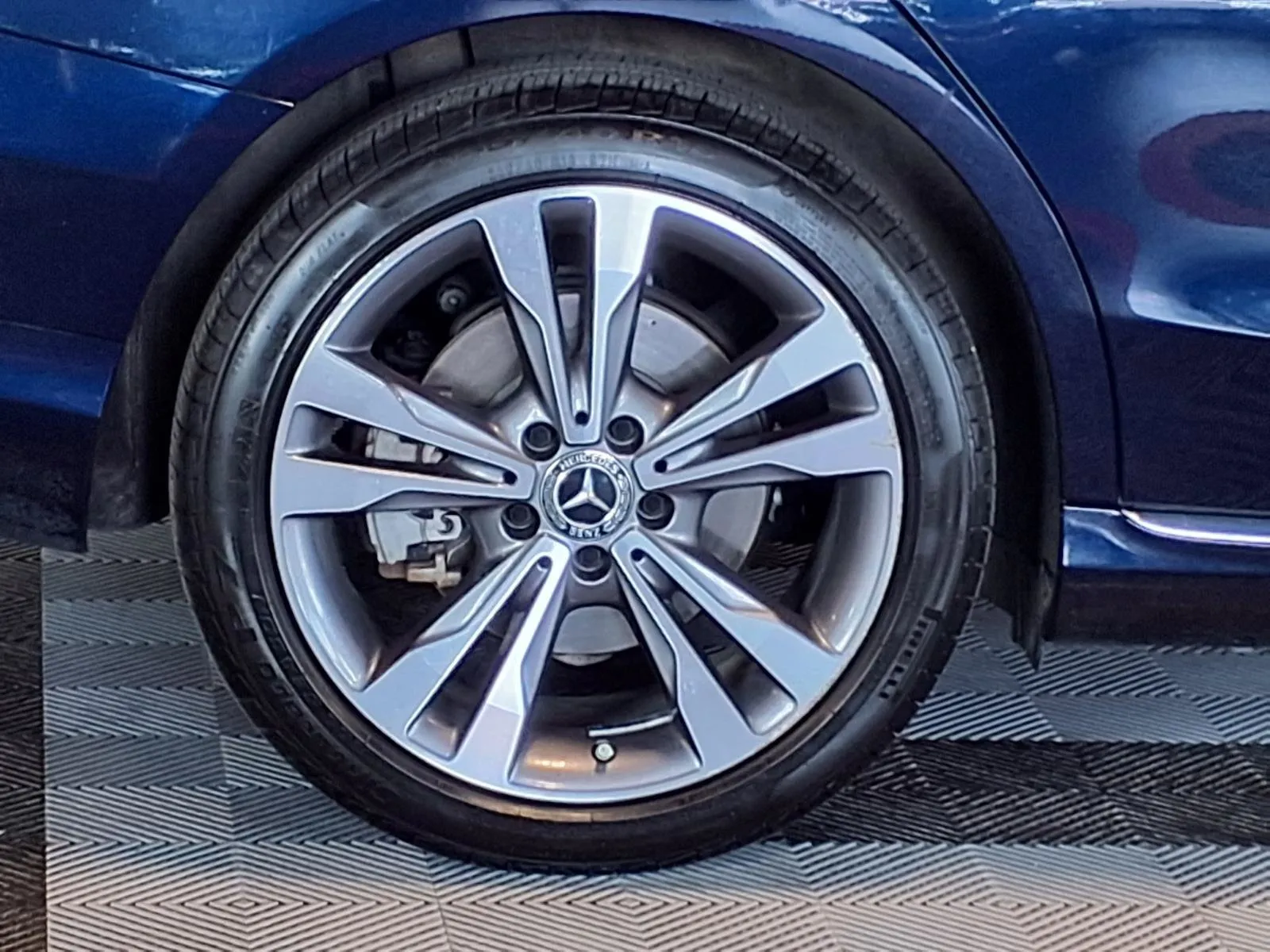 Mercedes-Benz C-Class photo 9