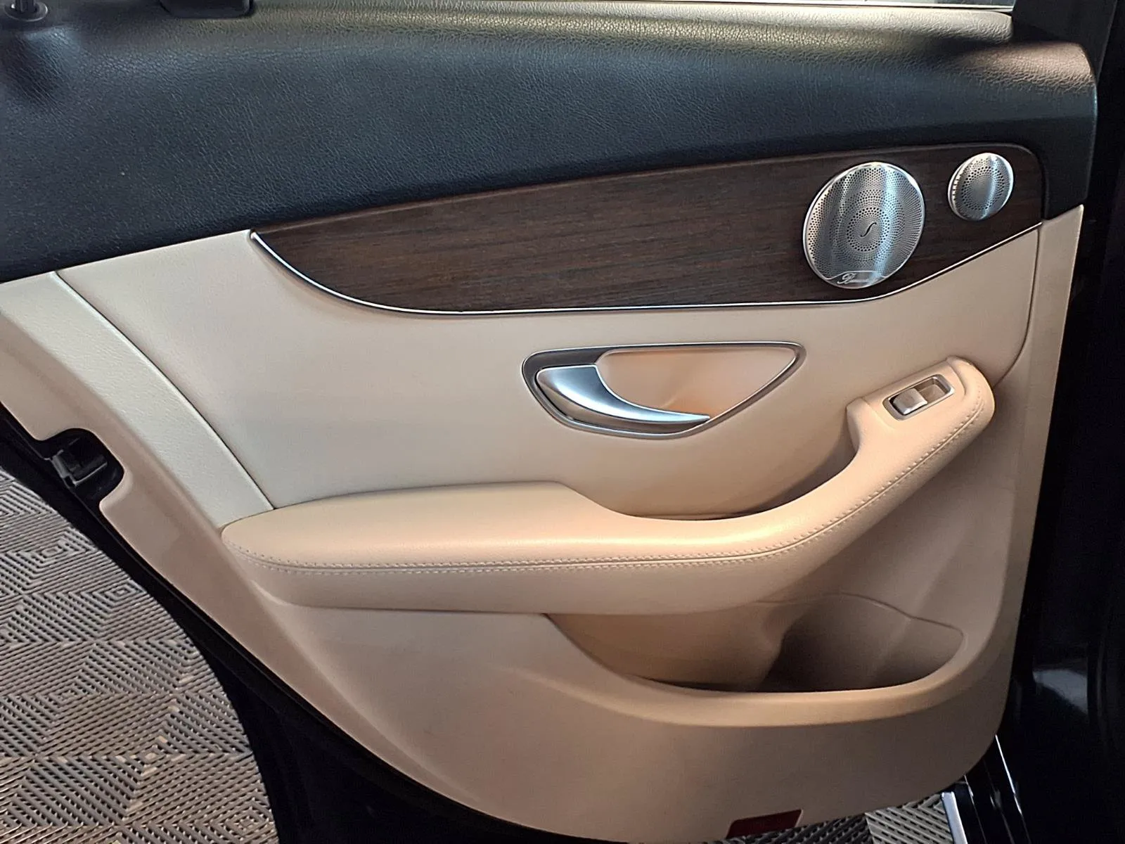 Mercedes-Benz C-Class photo 14