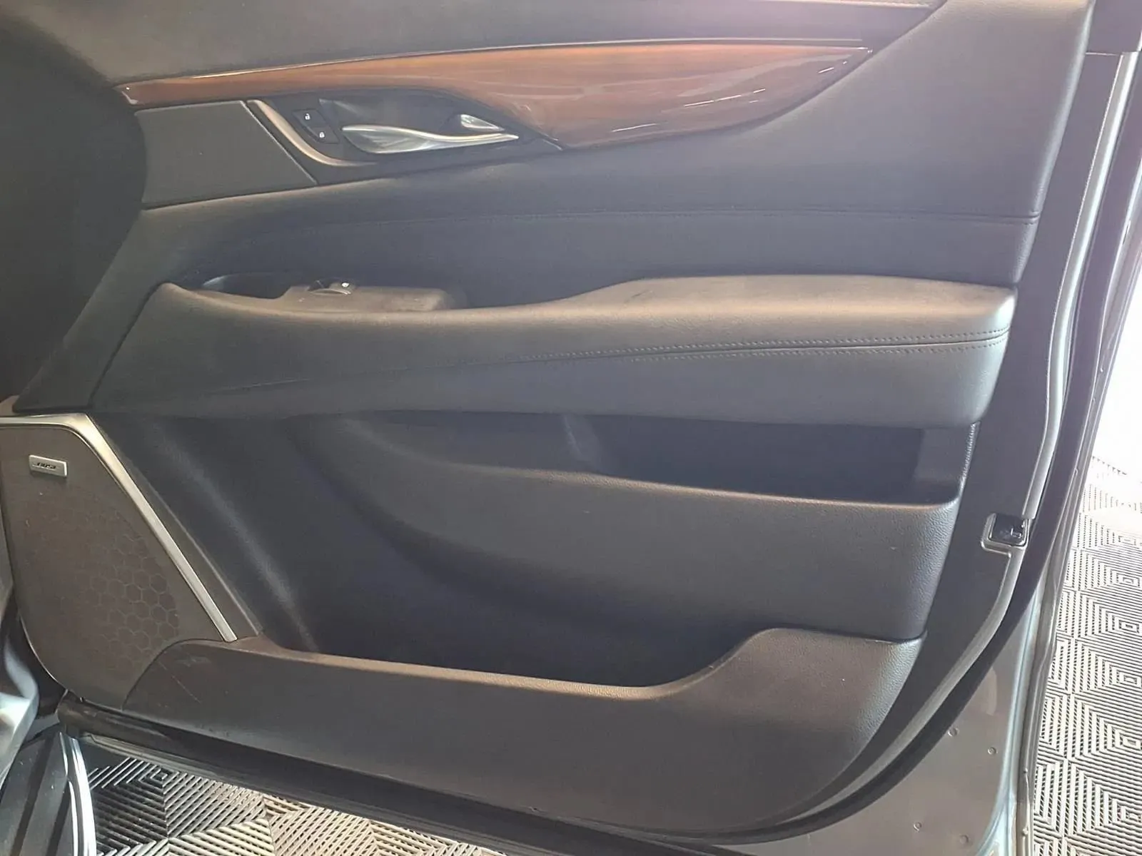 Cadillac Escalade photo 14