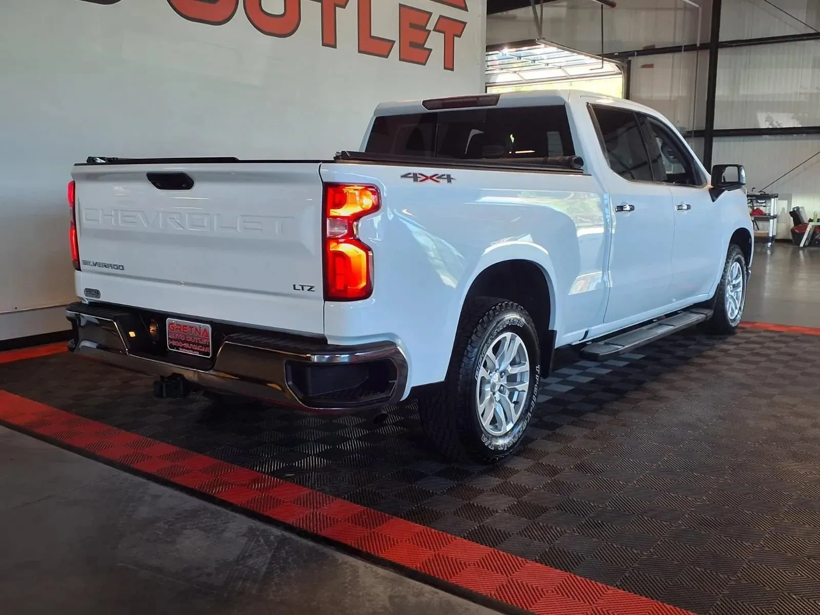 Chevrolet Silverado photo 7
