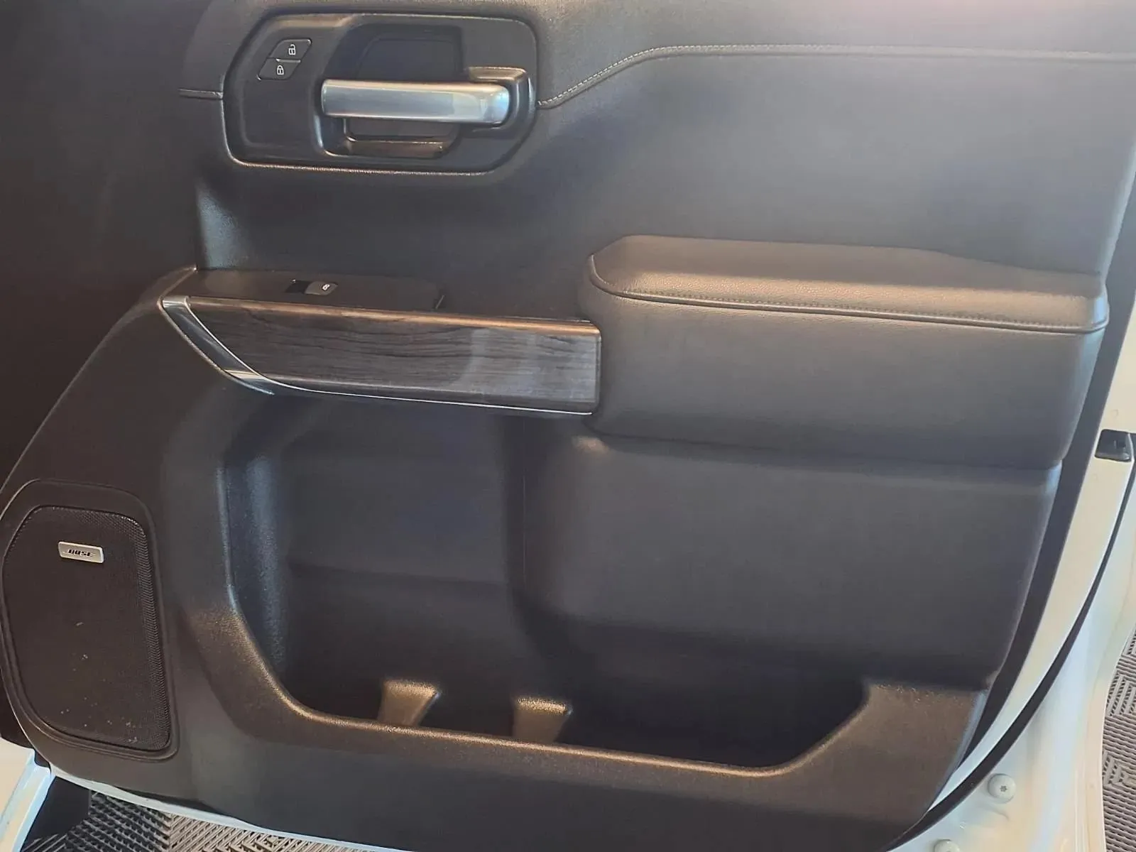 Chevrolet Silverado photo 12