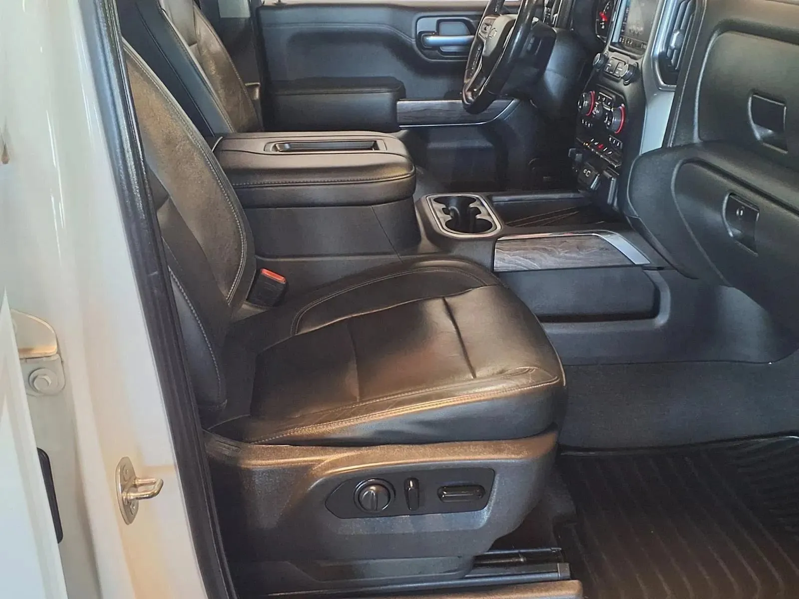 Chevrolet Silverado photo 13