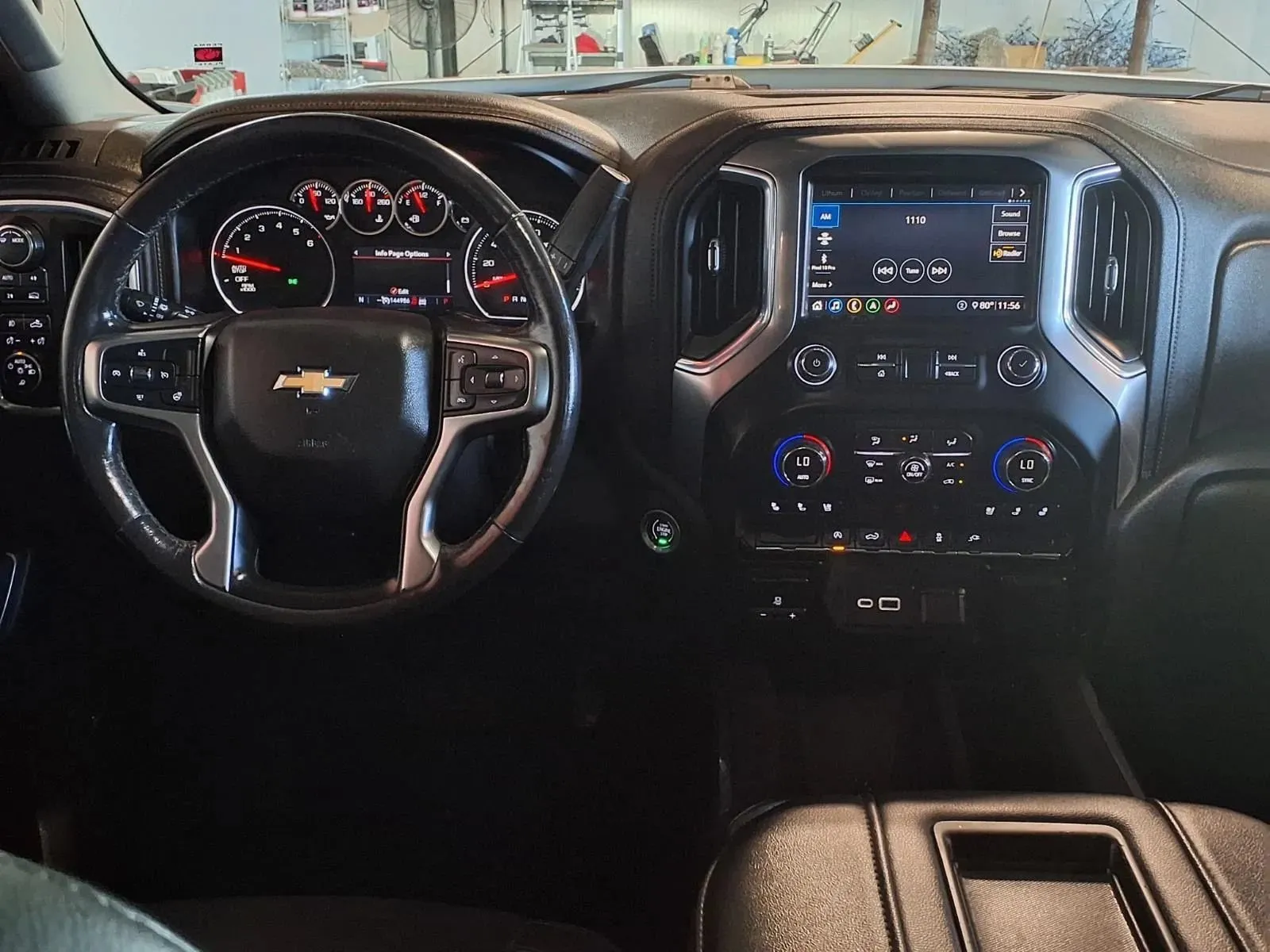 Chevrolet Silverado photo 17