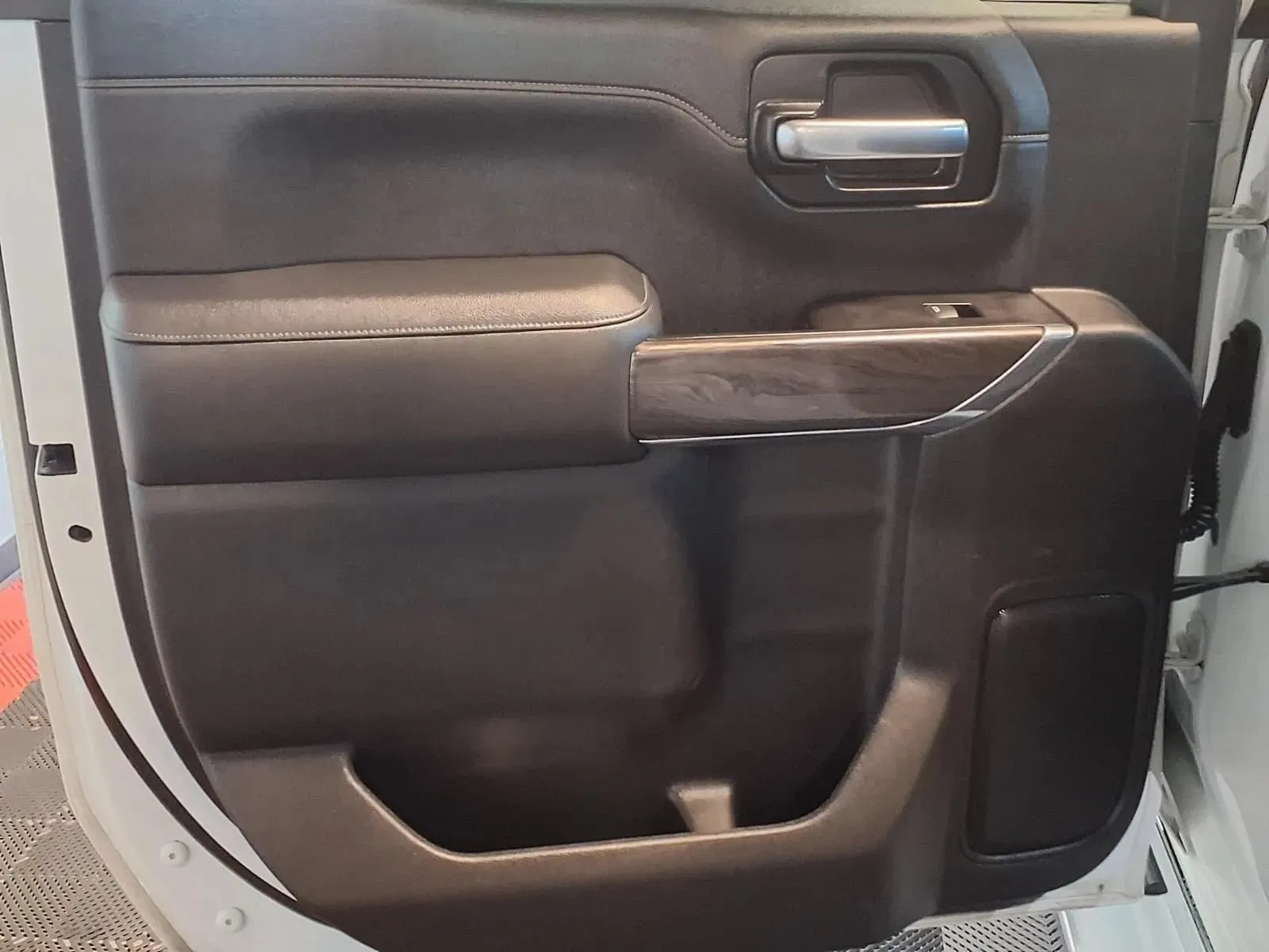 Chevrolet Silverado photo 14