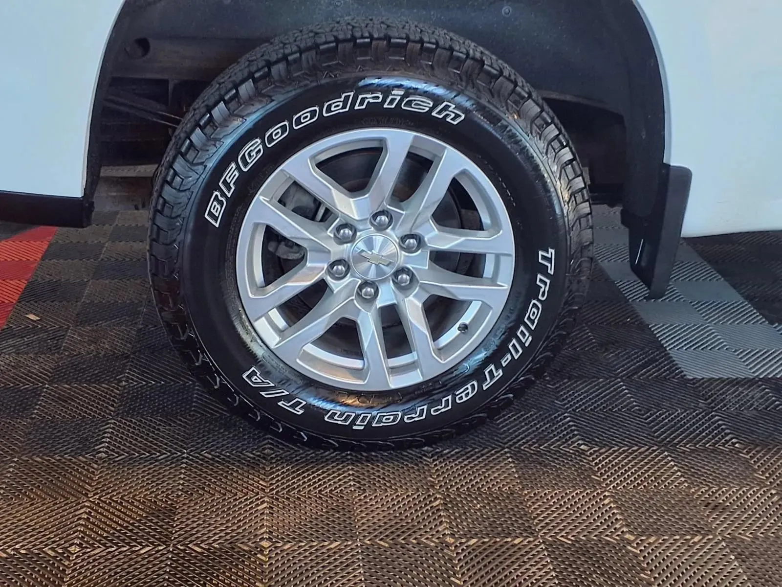 Chevrolet Silverado photo 8