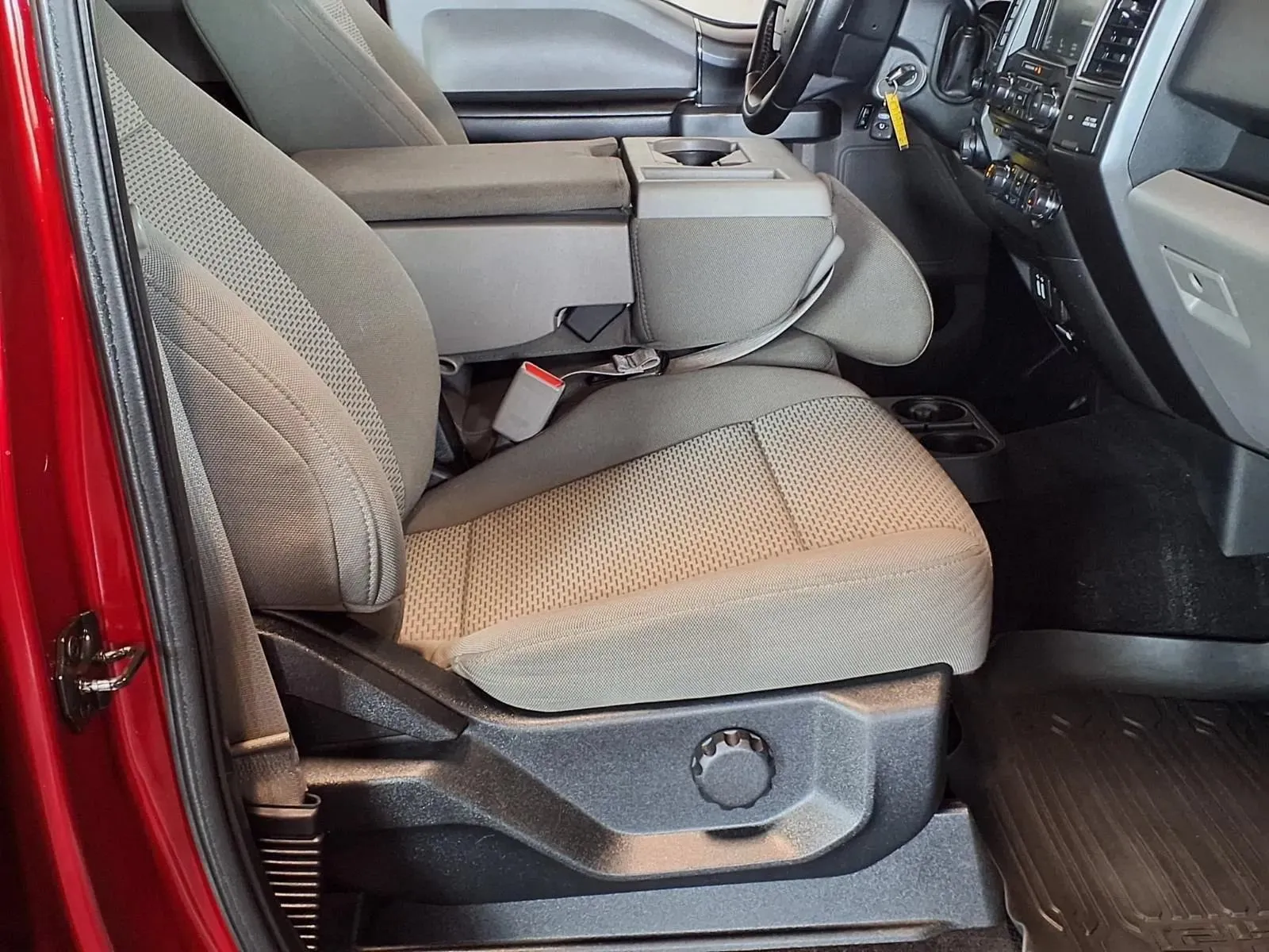 Ford F-150 photo 12