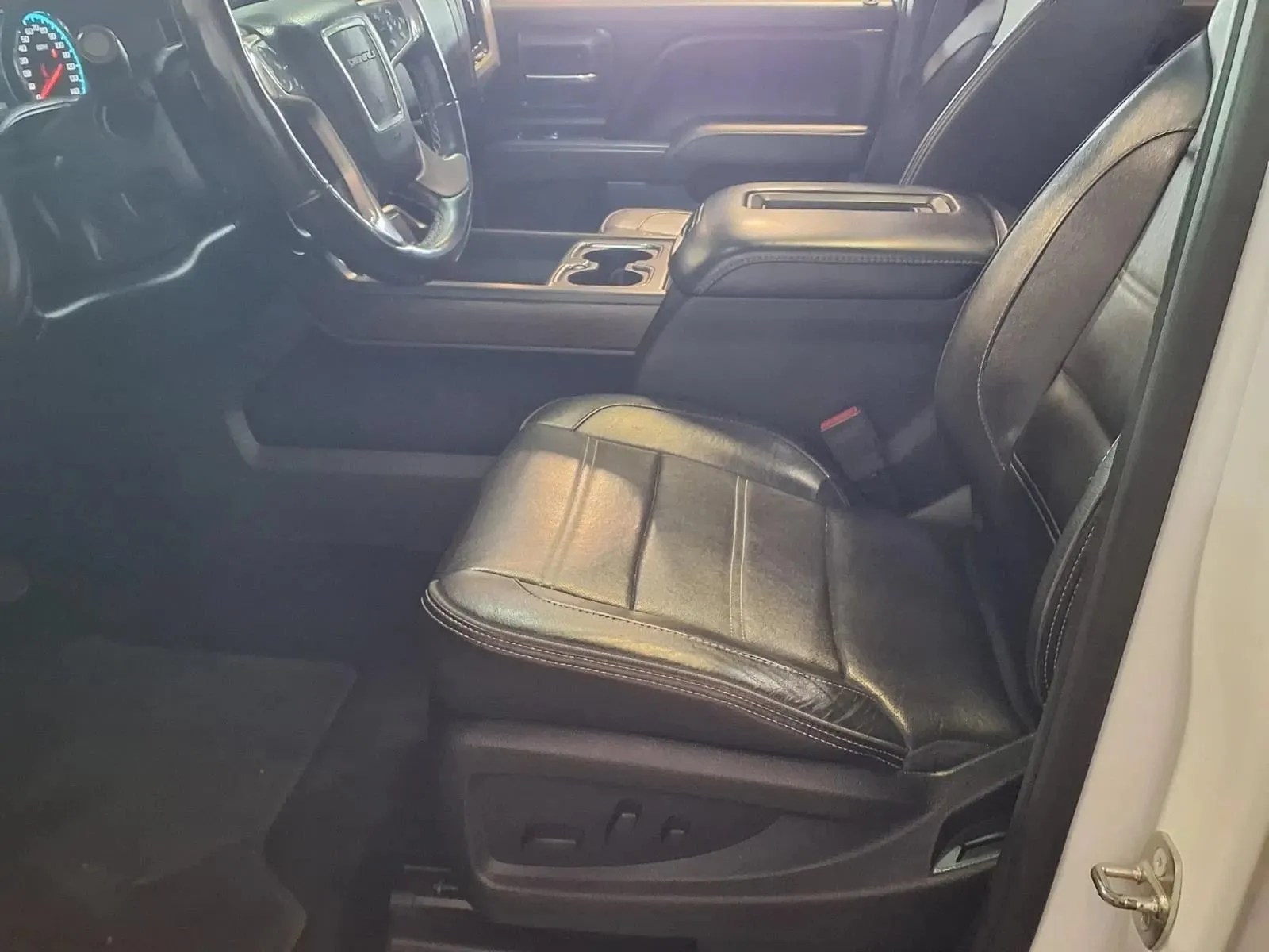 GMC Sierra photo 18