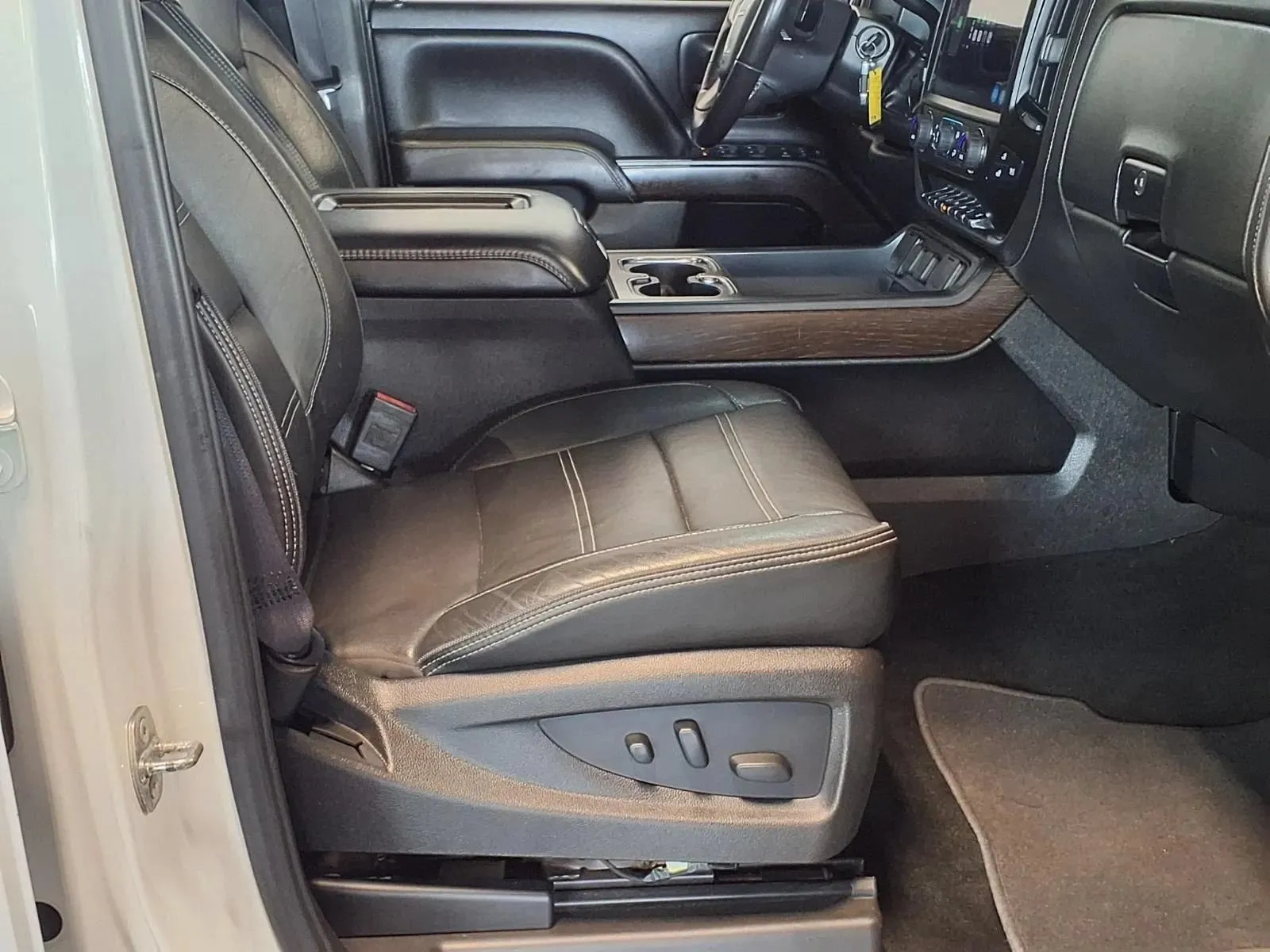 GMC Sierra photo 13